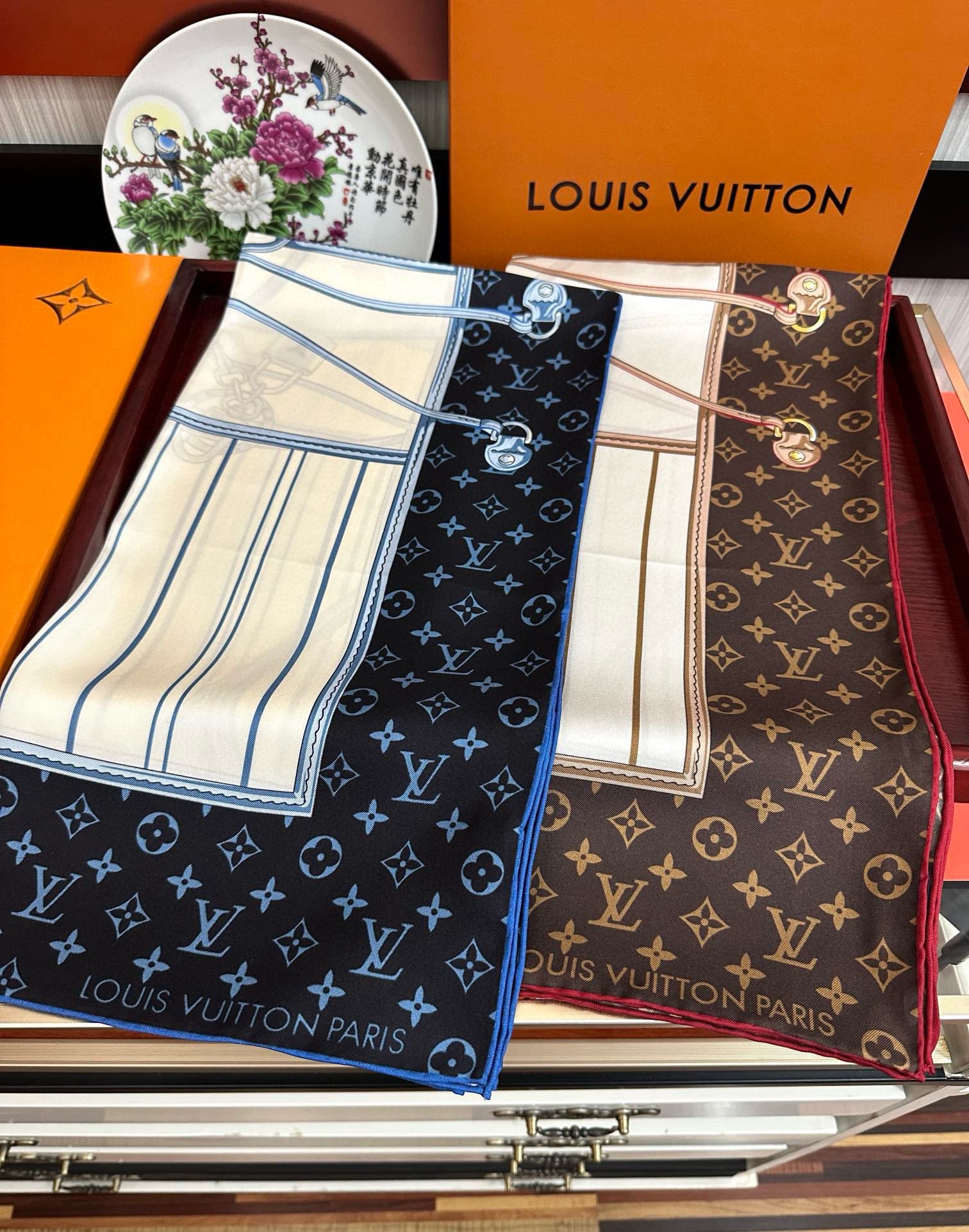 🔥高版本FENDI[庆祝]2025本年度最好看的丝巾没有之一了👍满身印有不同尺寸的米色和棕色标志性F B