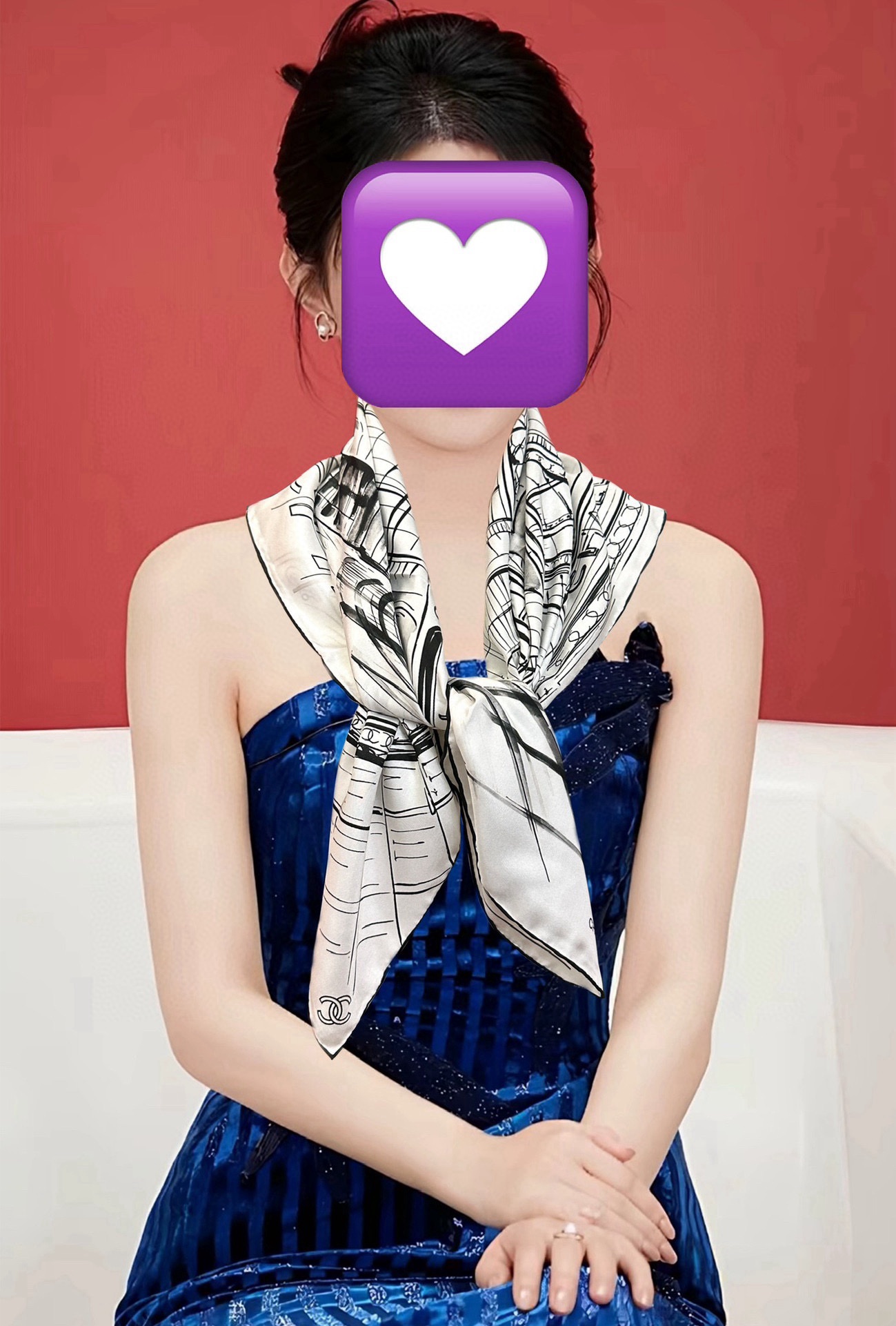 NO:542313,New Chanel This year's hot model This must-have scarf is synchronized on the official website. The pattern is the entrance of the main hall in the Grand Palace in Paris named 'Gabrielle Chanel' [Queyi] The first idea is to make silk scarves decorative paintings that are simply too beautiful [grin] The upper body is also good-looking [Queyi] Soft and skin-friendly, then get tired of wearing them and frame them... Size 90x90, material silk 2 colors high-version scarf, high-version scarf, chanel, chanel, real silk19860909新款 香奈 今年的爆款 这款必入丝巾 官网同步 的图案是巴黎大皇宫中被命名为“Gabrielle Chanel”的正殿入口处[得意]一眼相中的一款[玫瑰]第一想法就是做丝巾装饰画简直不要太美[呲牙]上身也好看[得意]柔软亲肤 那就戴腻了再裱起来…… 尺寸90x90,材质真丝 2色高版本围巾,高版本围巾,chanel,chanel,real silk,scarf