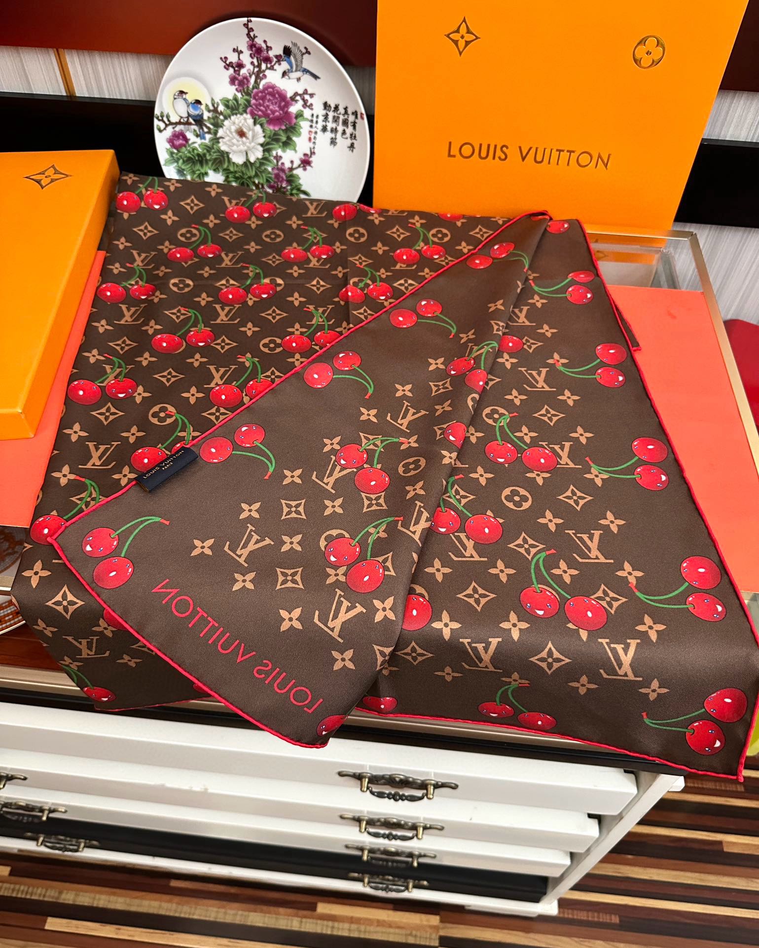 新款。2010高品质太美了[庆祝]LV官网同步【18mm双面同色顶级真丝】[庆祝]“L家”90典藏方巾通