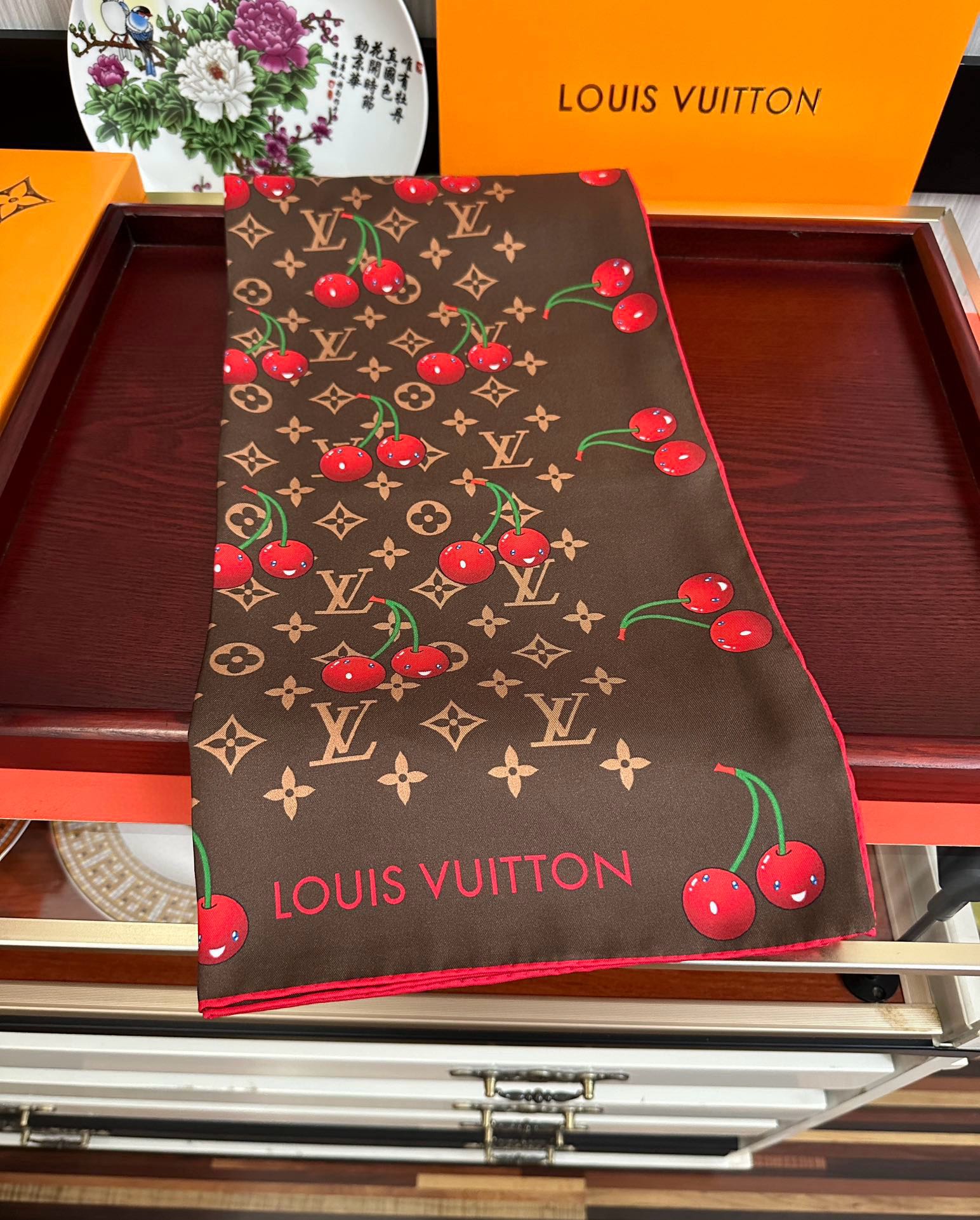 新款。2010高品质太美了[庆祝]LV官网同步【18mm双面同色顶级真丝】[庆祝]“L家”90典藏方巾通