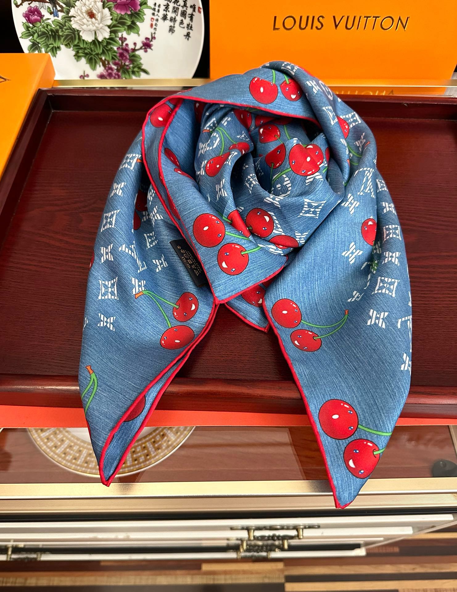 新款。2010高品质太美了[庆祝]LV官网同步【18mm双面同色顶级真丝】[庆祝]“L家”90典藏方巾通