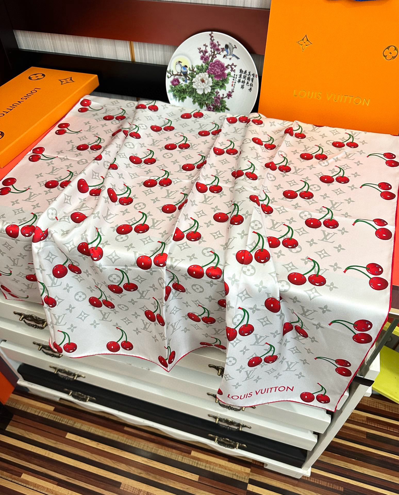 新款。2010高品质太美了[庆祝]LV官网同步【18mm双面同色顶级真丝】[庆祝]“L家”90典藏方巾通