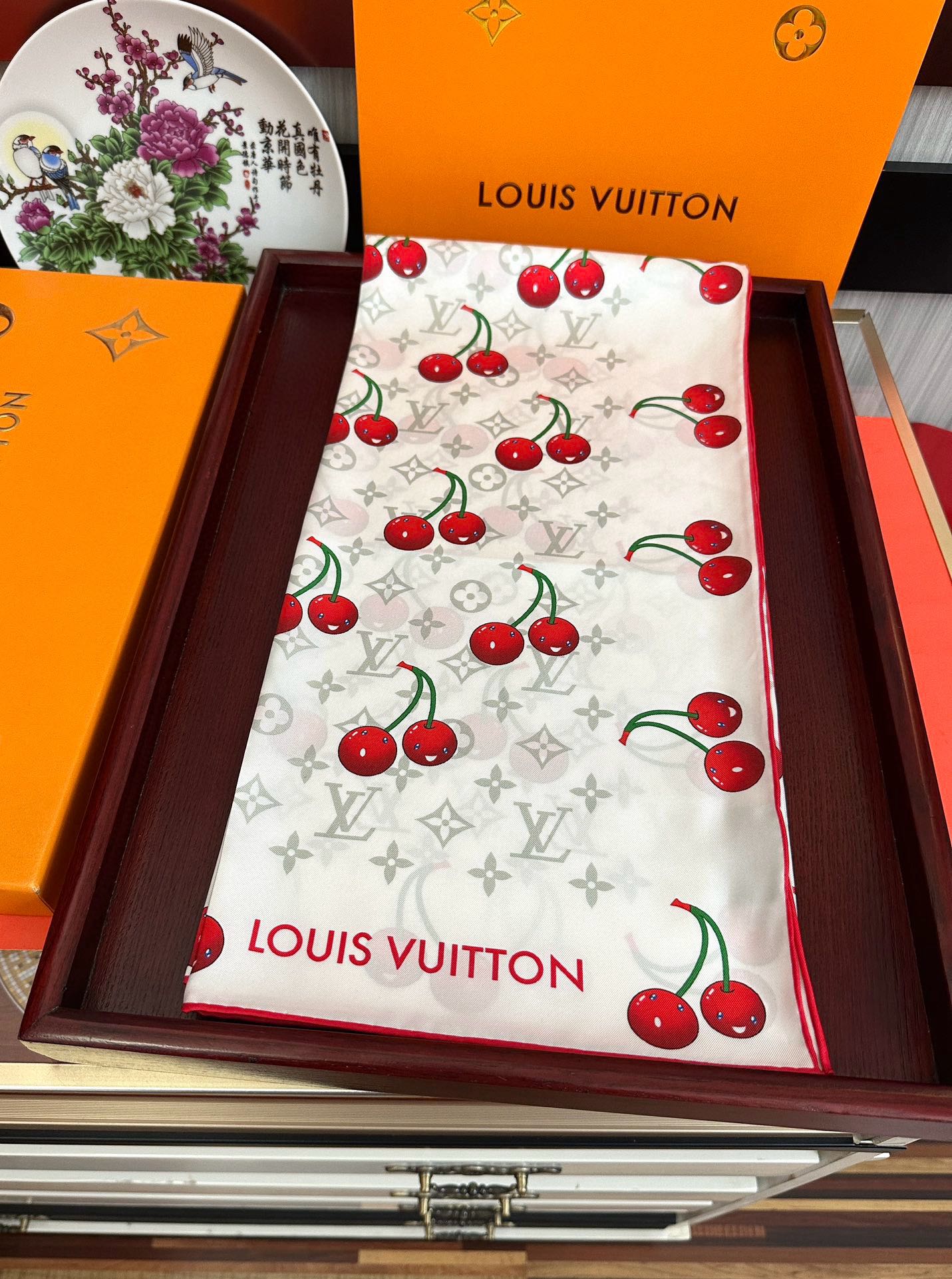 新款。2010高品质太美了[庆祝]LV官网同步【18mm双面同色顶级真丝】[庆祝]“L家”90典藏方巾通