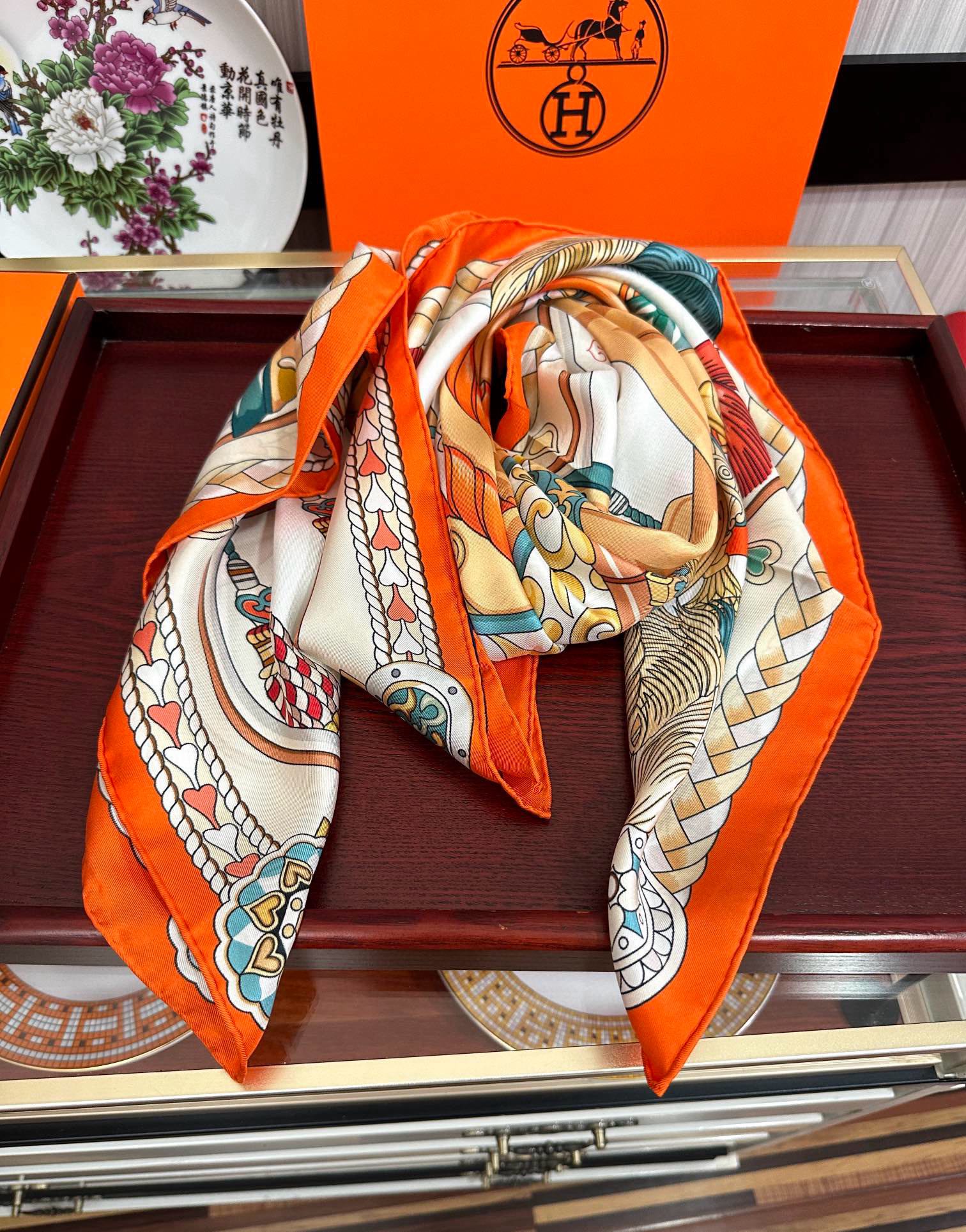 。高版本 爱马仕 2025新款【骏马奔腾】精致手工卷边，买到都说好👍下手一定要快高端 大爱❤️女人尤物 