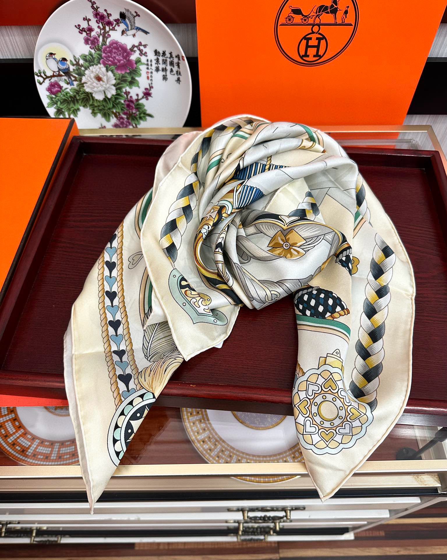 。高版本 爱马仕 2025新款【骏马奔腾】精致手工卷边，买到都说好👍下手一定要快高端 大爱❤️女人尤物 