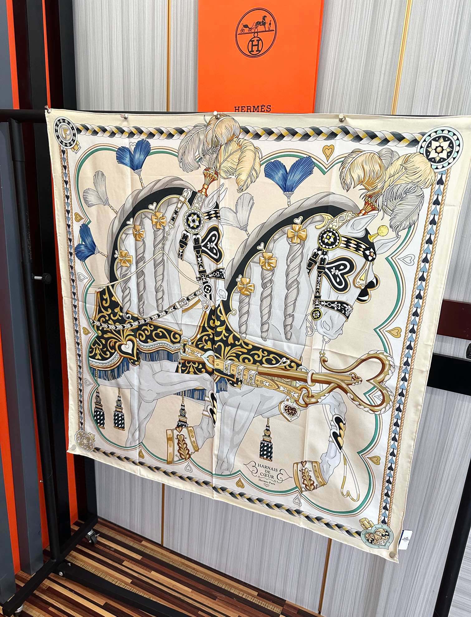 。高版本 爱马仕 2025新款【骏马奔腾】精致手工卷边，买到都说好👍下手一定要快高端 大爱❤️女人尤物 