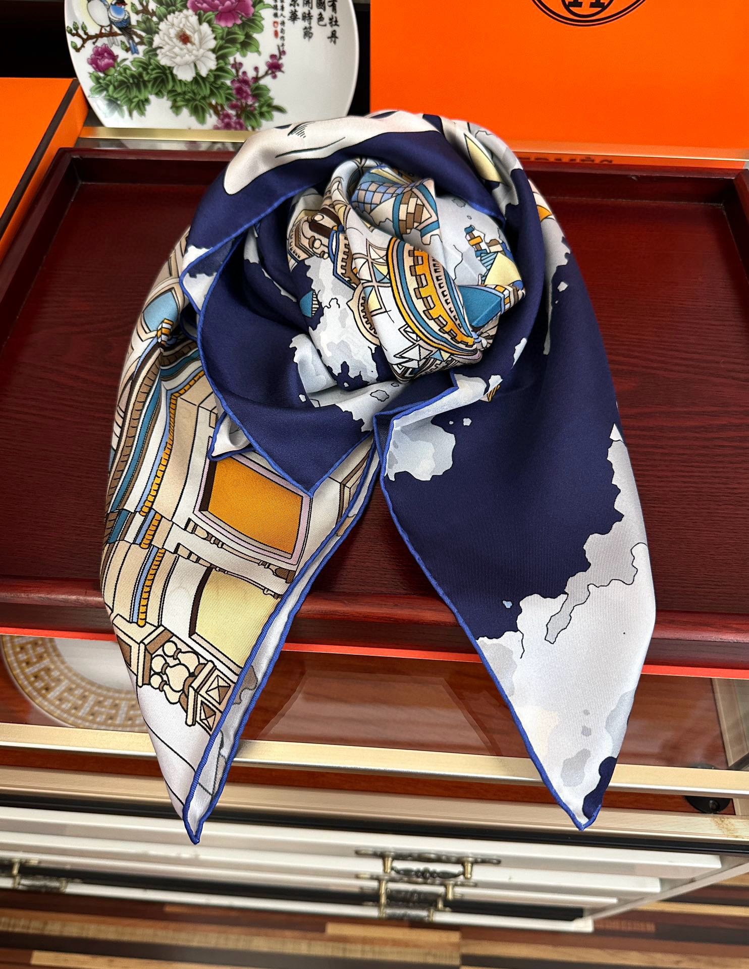 。高品质 爱马仕 2025新款太美了【骏马奔腾】精致手工卷边，买到都说好👍下手一定要快高端 大爱❤️女人