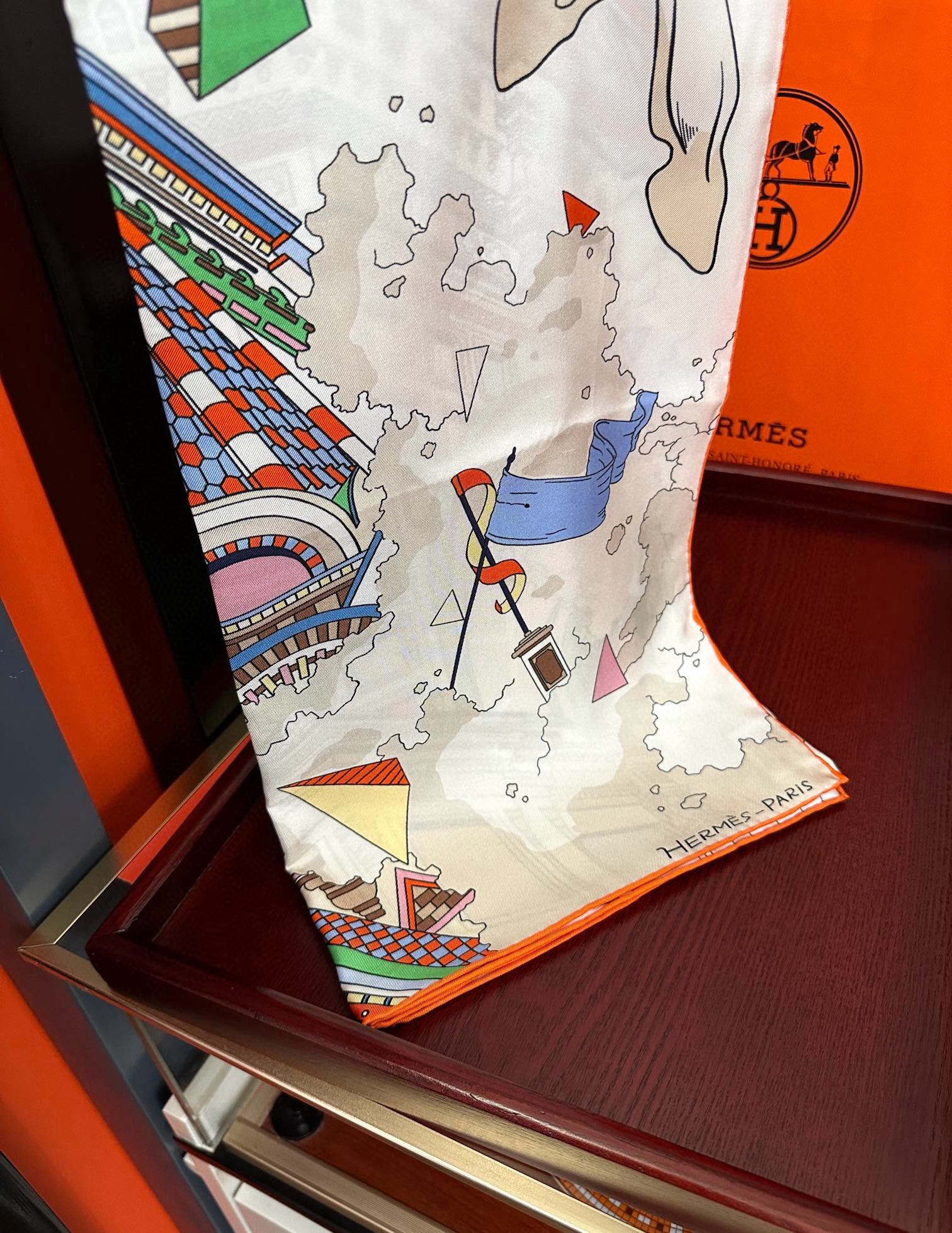 。高品质 爱马仕 2025新款太美了【骏马奔腾】精致手工卷边，买到都说好👍下手一定要快高端 大爱❤️女人