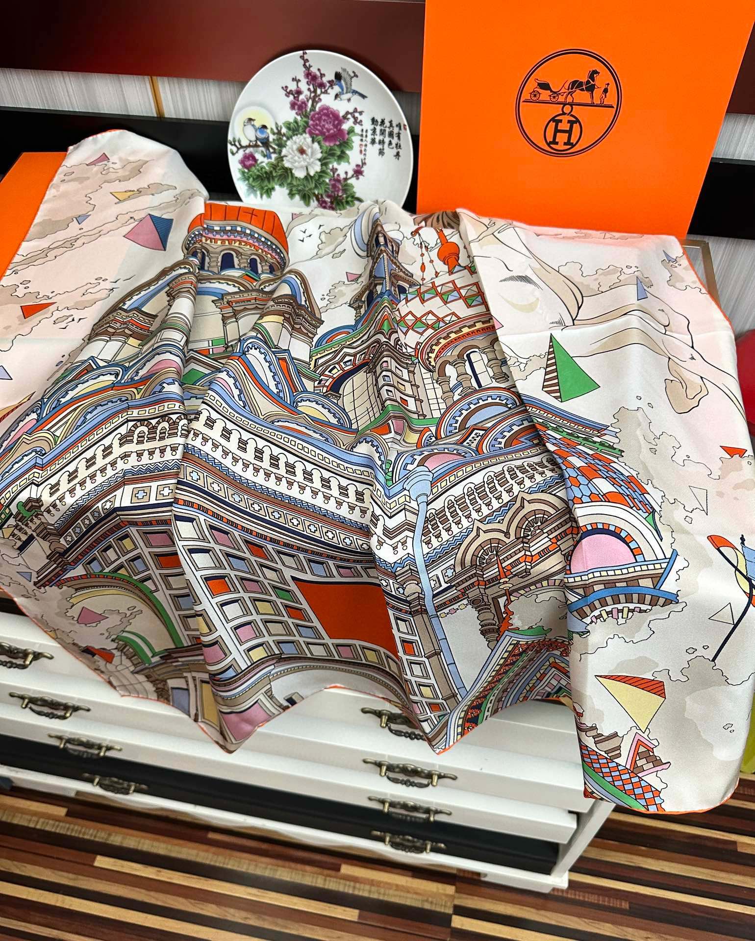 。高品质 爱马仕 2025新款太美了【骏马奔腾】精致手工卷边，买到都说好👍下手一定要快高端 大爱❤️女人