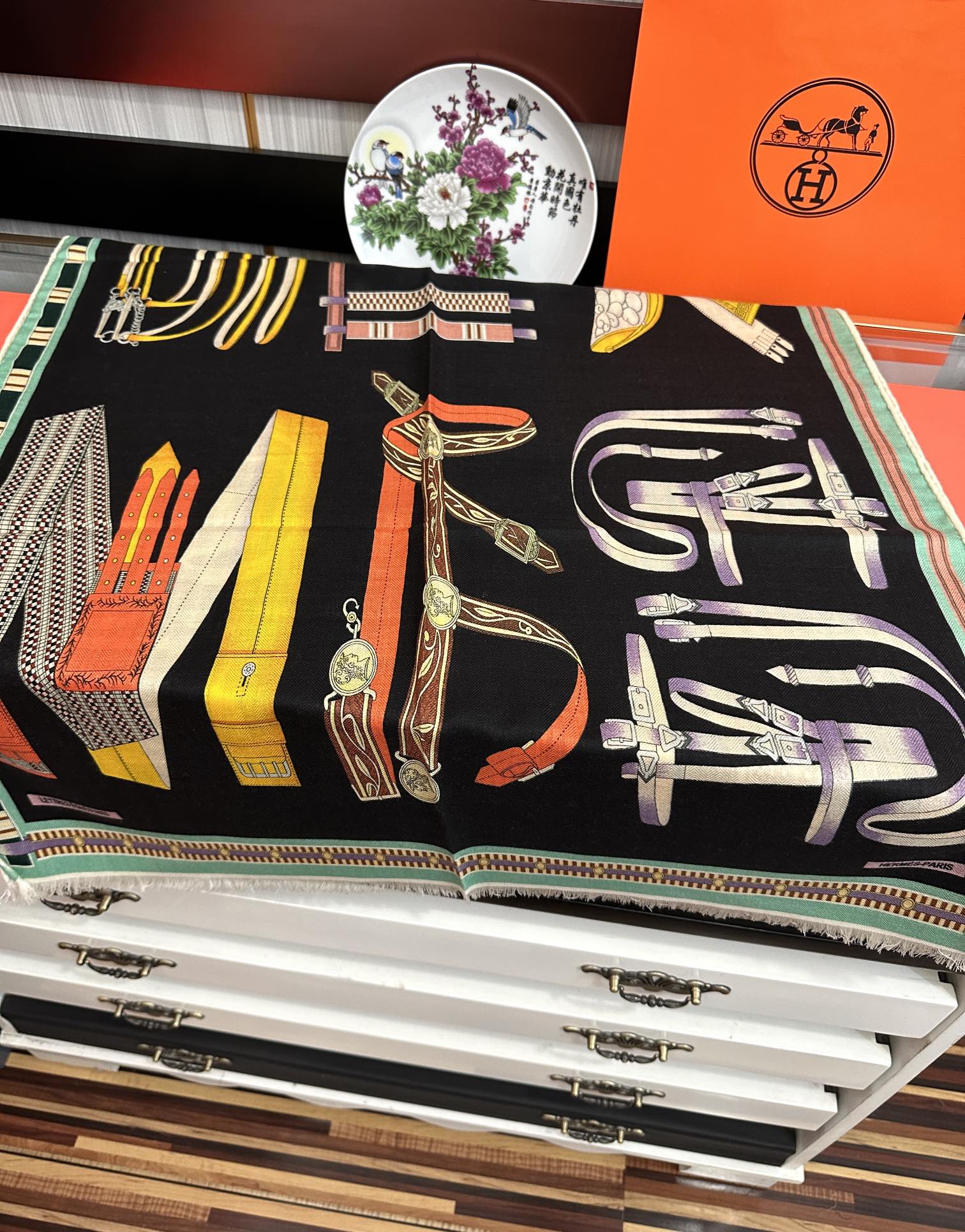 上新 爱马仕。2010【双面同色骏马】太美了[吃瓜][嘴唇]四季都可以用[勾引]真心美的让人非常非上身效