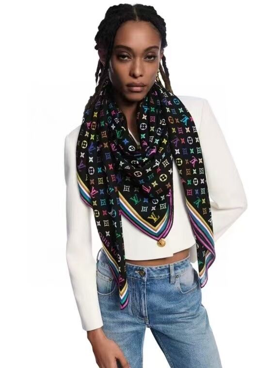 上新【双面同色】L v 高品质 👍ZG同步 本款方巾全新加入 致意路易的旅行传承[得意]丝印工艺刻画丰富