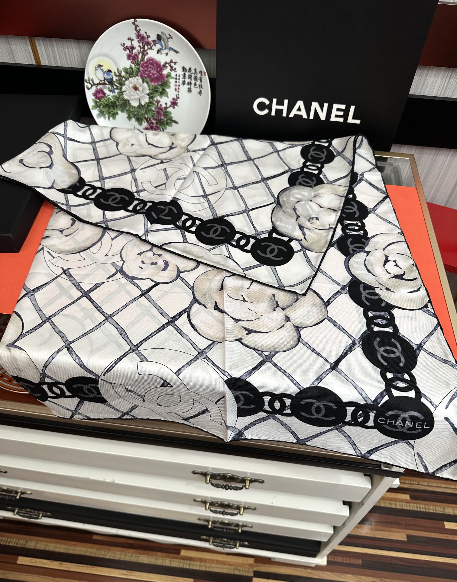 。2010高品质 香奈儿【山茶花系列】 精致款边 永远都是那么经典[發]『▪️落入安稳，经典宇宙情人』香