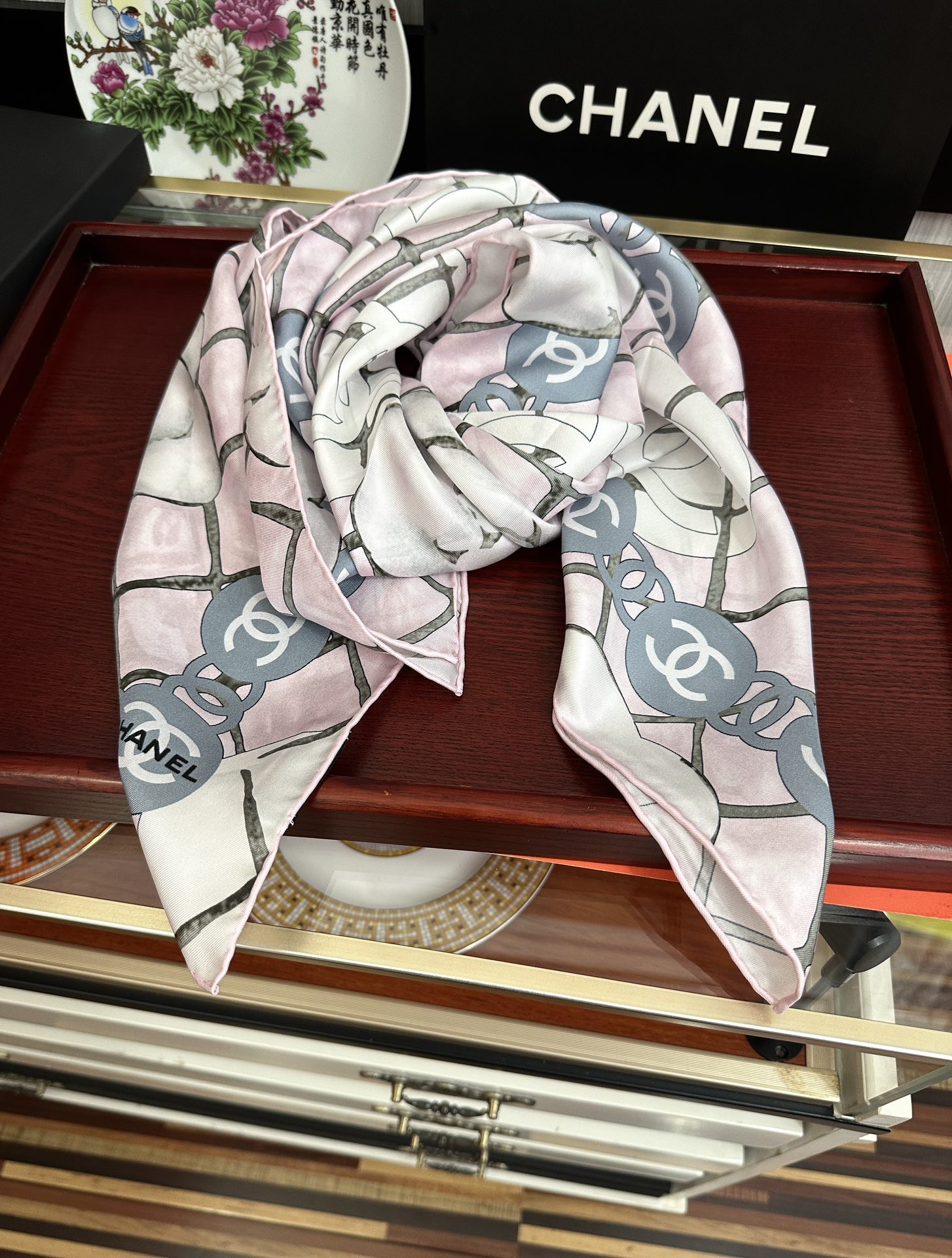 。2010高品质 香奈儿【山茶花系列】 精致款边 永远都是那么经典[發]『▪️落入安稳，经典宇宙情人』香