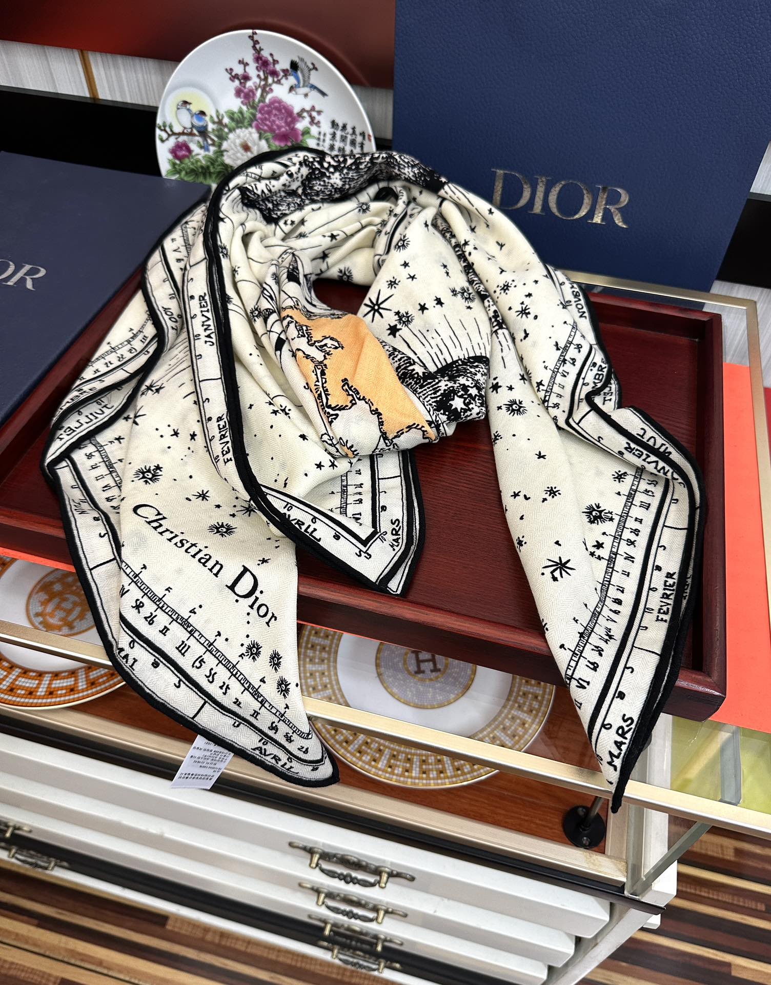 上新❤️迪奥 【双面同色地球图案】经典优雅[礼物]~气质到骨子里[色]新一季的面料超高级，真心超级柔软，