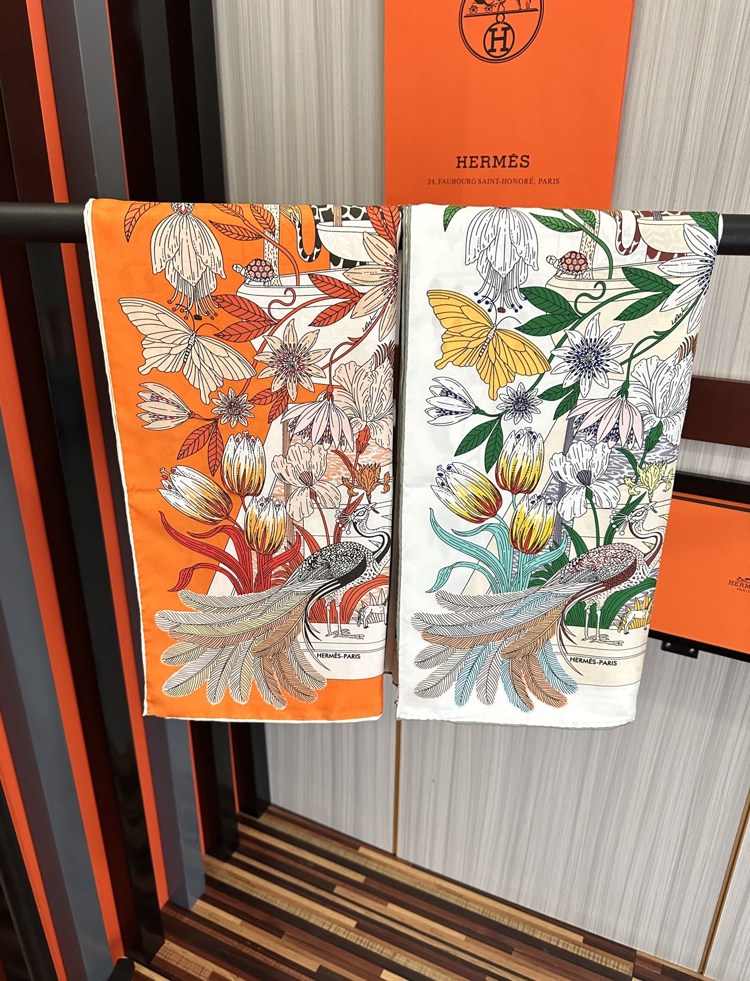 高版本。HERMES 【珍奇乐园】[太阳]精致卷边[嘴唇]品质感很显好[得意]好搭到上瘾的丝巾[色]带着