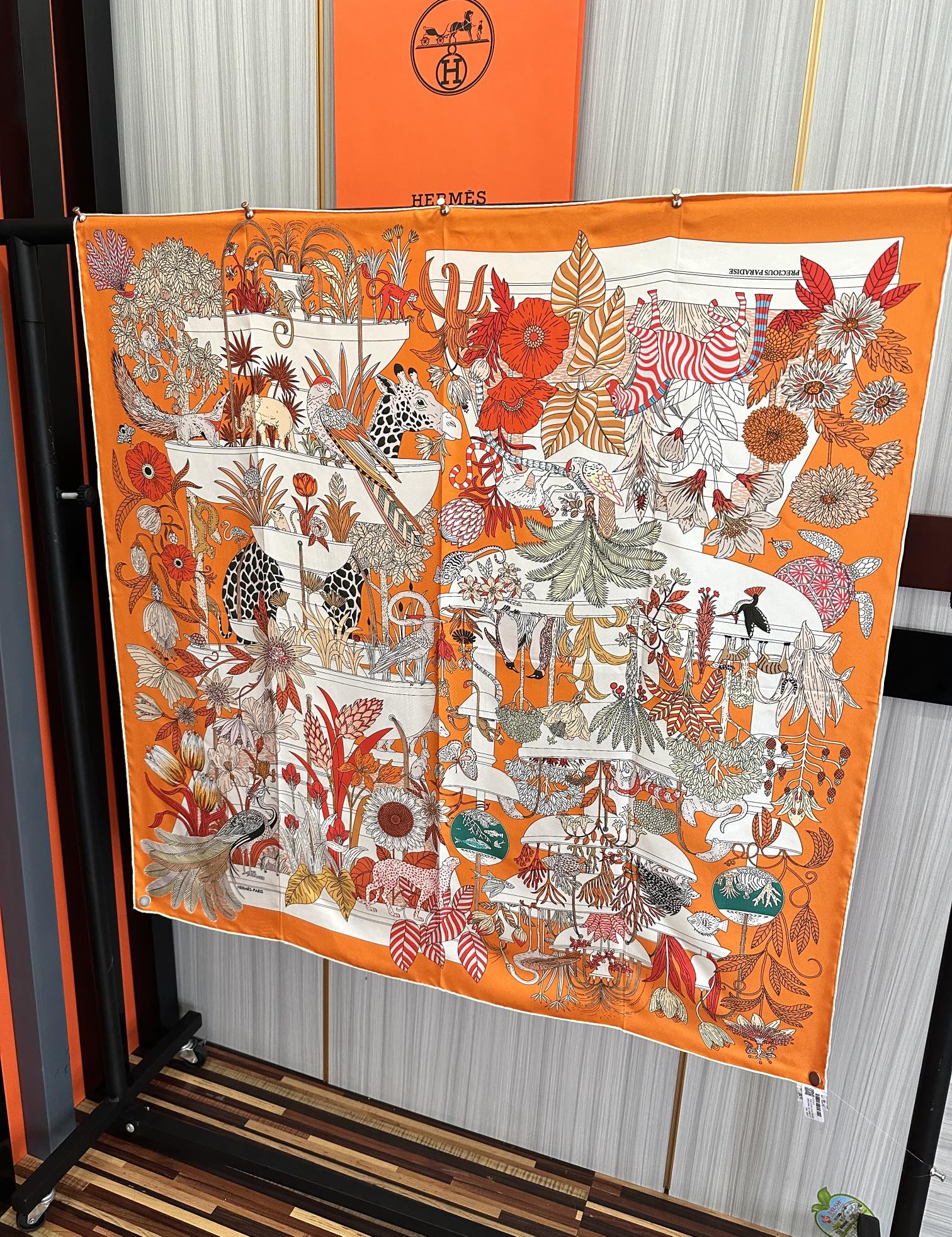 高版本。HERMES 【珍奇乐园】[太阳]精致卷边[嘴唇]品质感很显好[得意]好搭到上瘾的丝巾[色]带着