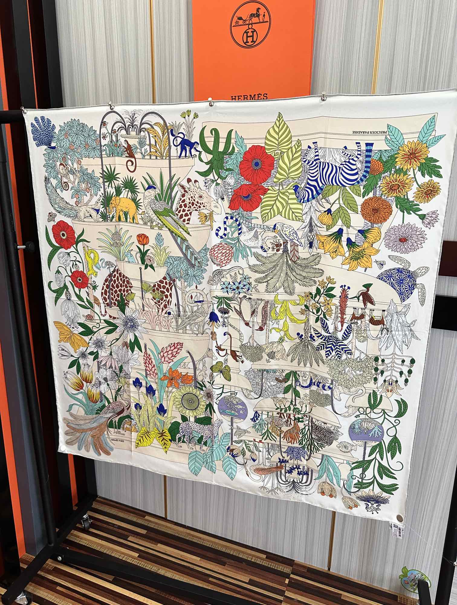 高版本。HERMES 【珍奇乐园】[太阳]精致卷边[嘴唇]品质感很显好[得意]好搭到上瘾的丝巾[色]带着