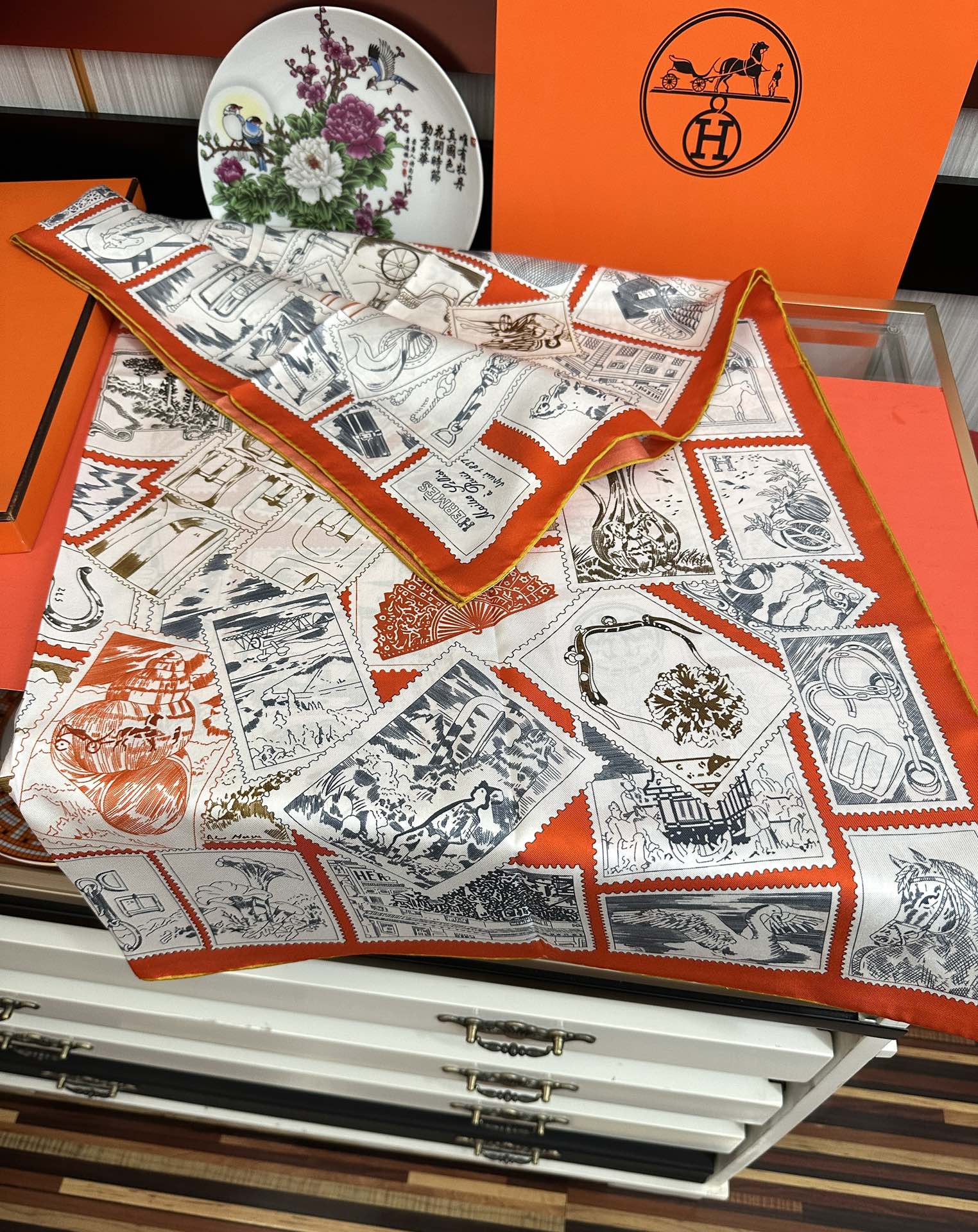 上新2025 。HERMES 重磅[庆祝]【福宝集邮者】90方巾[嘴唇]精简时髦，太美了 品质感很显好[