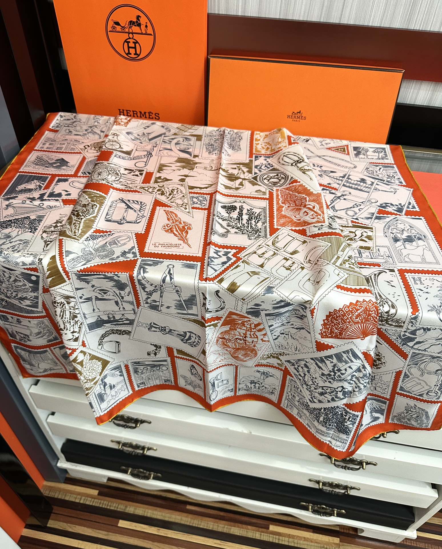 上新2025 。HERMES 重磅[庆祝]【福宝集邮者】90方巾[嘴唇]精简时髦，太美了 品质感很显好[