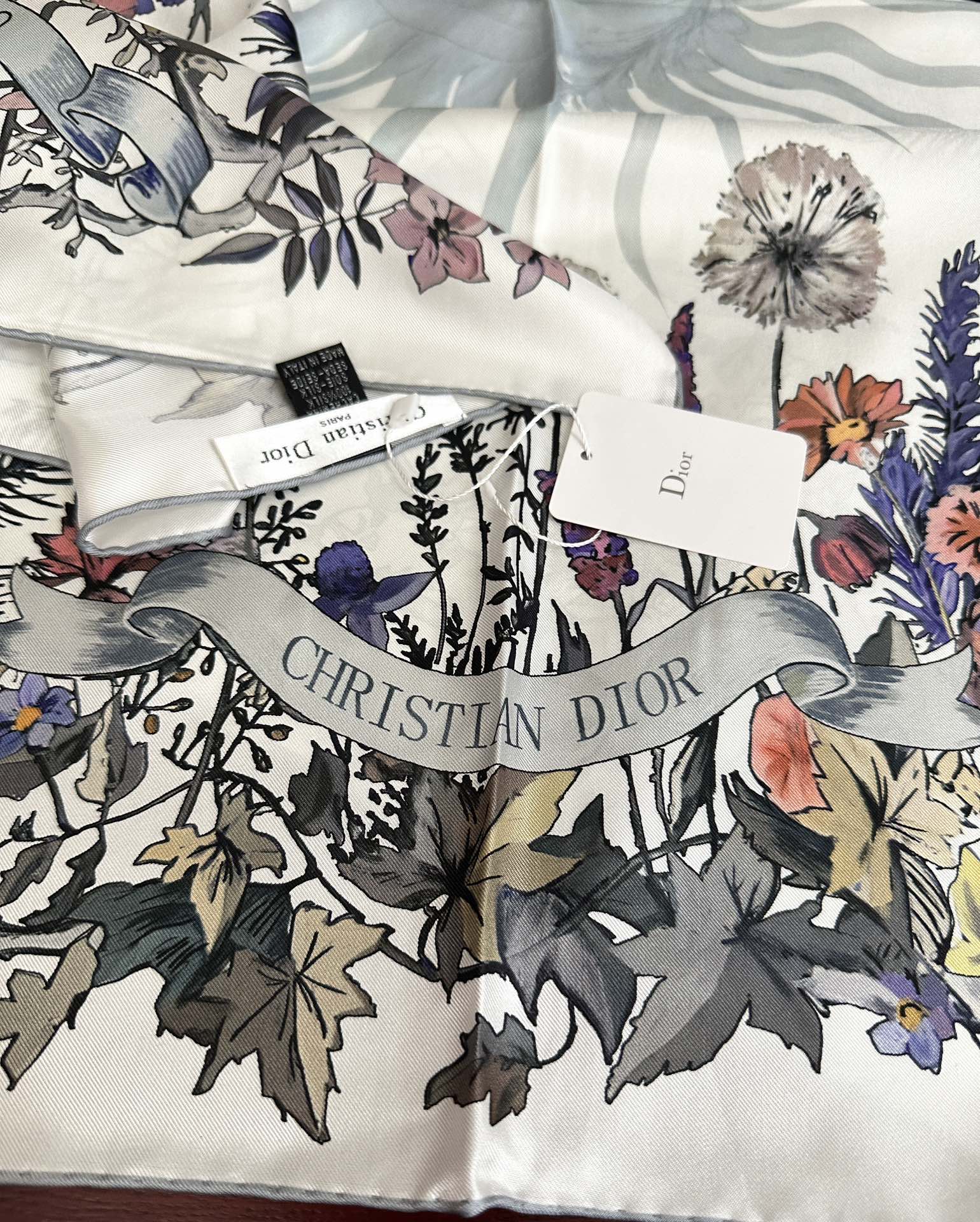 。 迪奥2025春夏季新款，【太阳花神系列】太美了[玫瑰]买到都说好👍下手一定要快高端 大爱❤️女人尤物