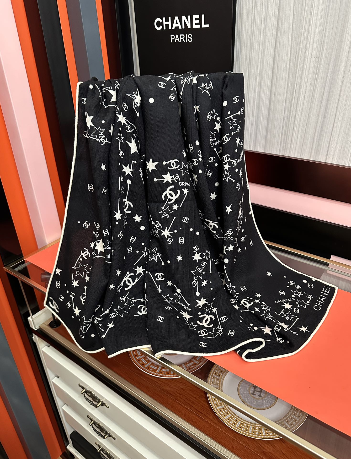 新款❤️2025 香奈儿 星星✨涂鸦 官网同步 【双面同色】[發]经典设计优雅风[礼物]~气质到骨子里[