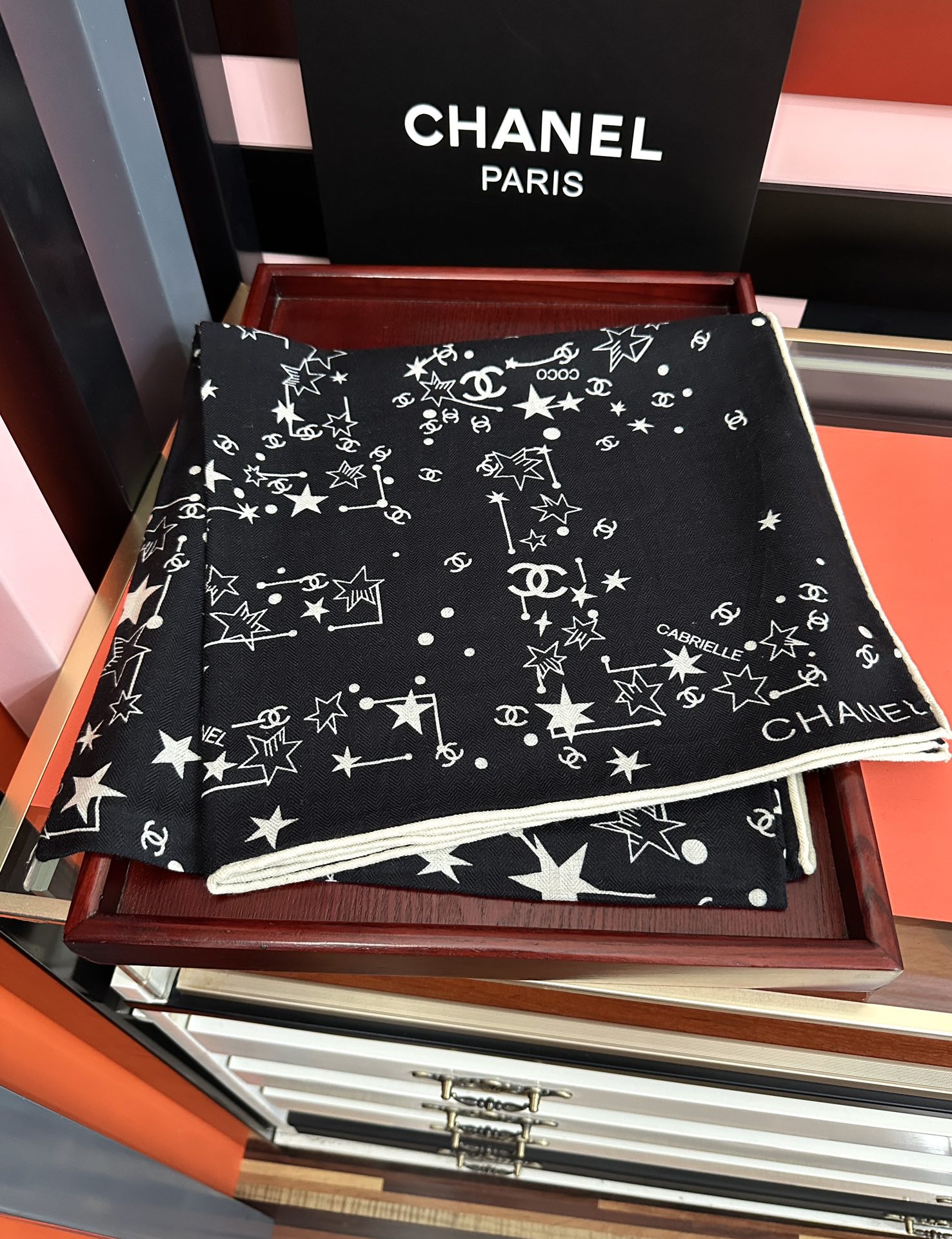 新款❤️2025 香奈儿 星星✨涂鸦 官网同步 【双面同色】[發]经典设计优雅风[礼物]~气质到骨子里[