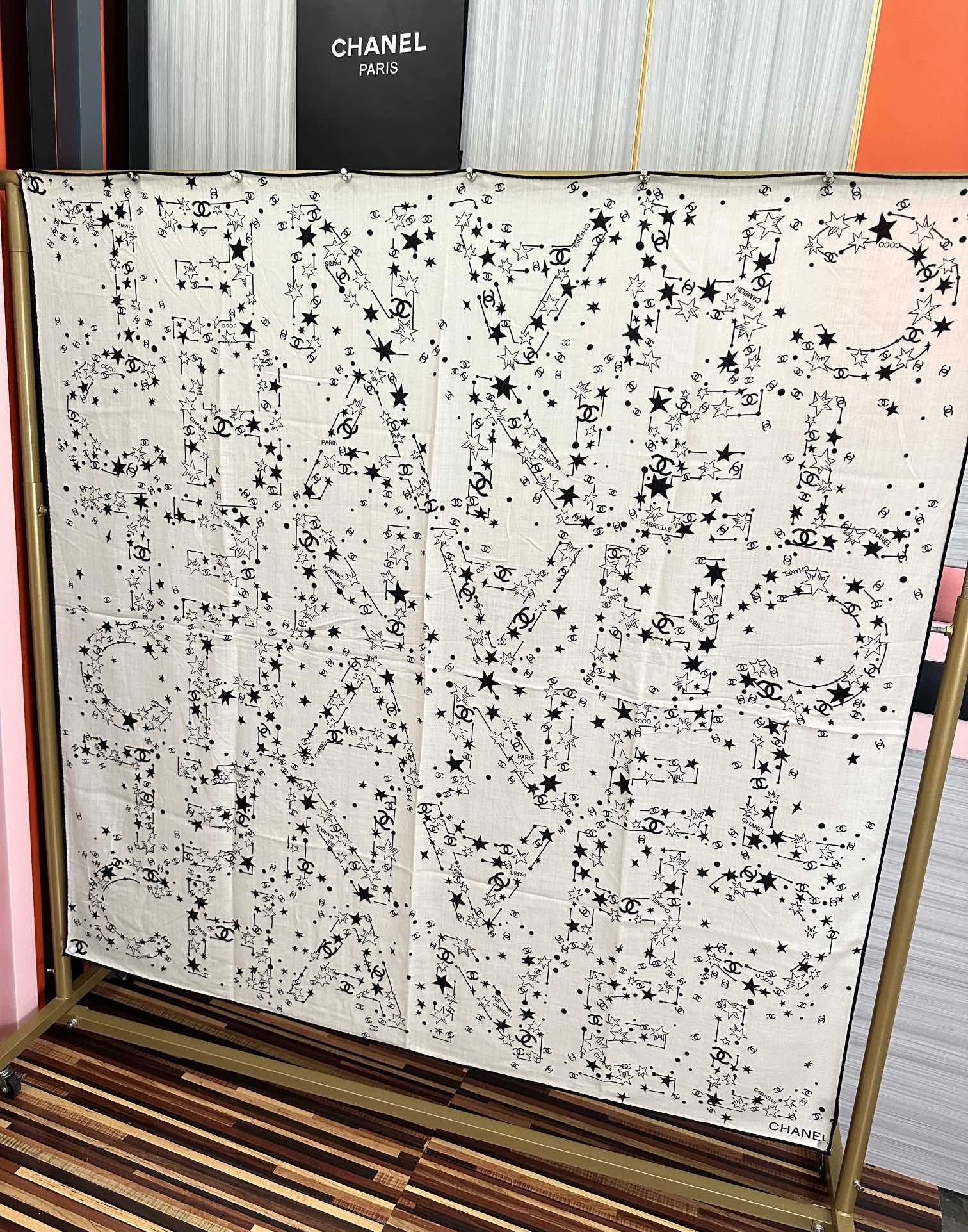 新款❤️2025 香奈儿 星星✨涂鸦 官网同步 【双面同色】[發]经典设计优雅风[礼物]~气质到骨子里[