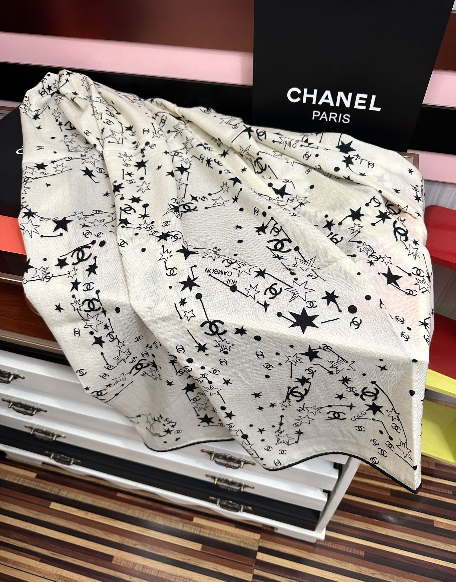 新款❤️2025 香奈儿 星星✨涂鸦 官网同步 【双面同色】[發]经典设计优雅风[礼物]~气质到骨子里[