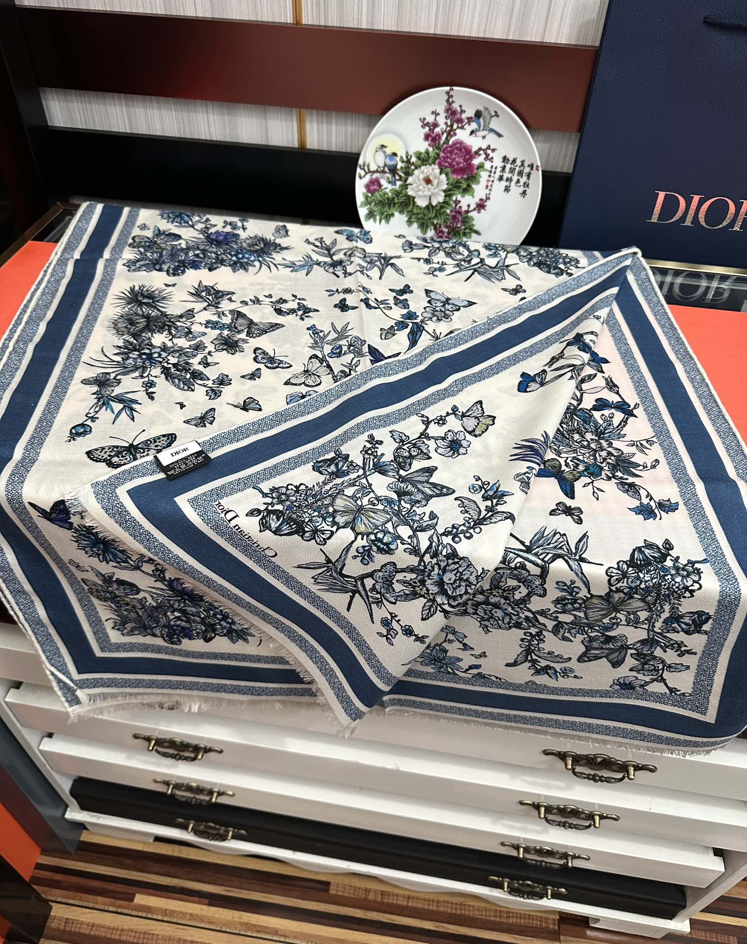 上新 迪奥。2010双面同色【花卉系列】太美了[吃瓜]下手一定要快[嘴唇]四季都可以用[勾引]真心美的让