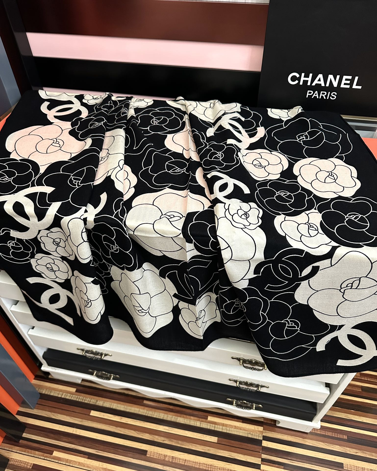 上新❤️2025 香奈儿 太美了 【双面同色】[發]经典茶花帽子🎩设计优雅风[礼物]~气质到骨子里[色]