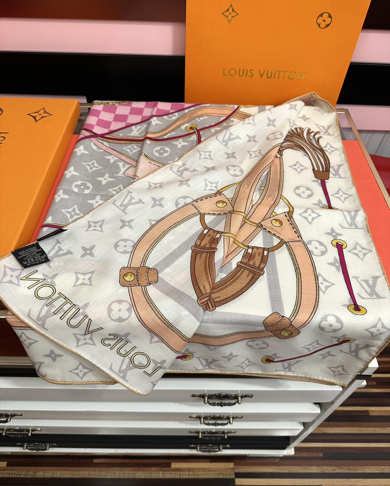 ❤️上新 太好看了 L v 高品质 2025顶级设计 ZG同步【双面同色】经典优雅[礼物]~气质到骨子里