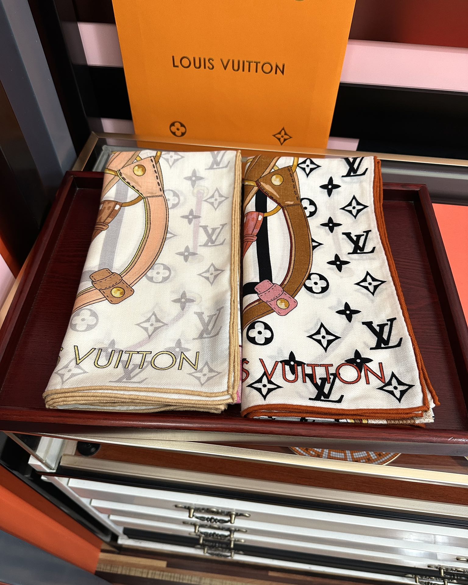 ❤️上新 太好看了 L v 高品质 2025顶级设计 ZG同步【双面同色】经典优雅[礼物]~气质到骨子里