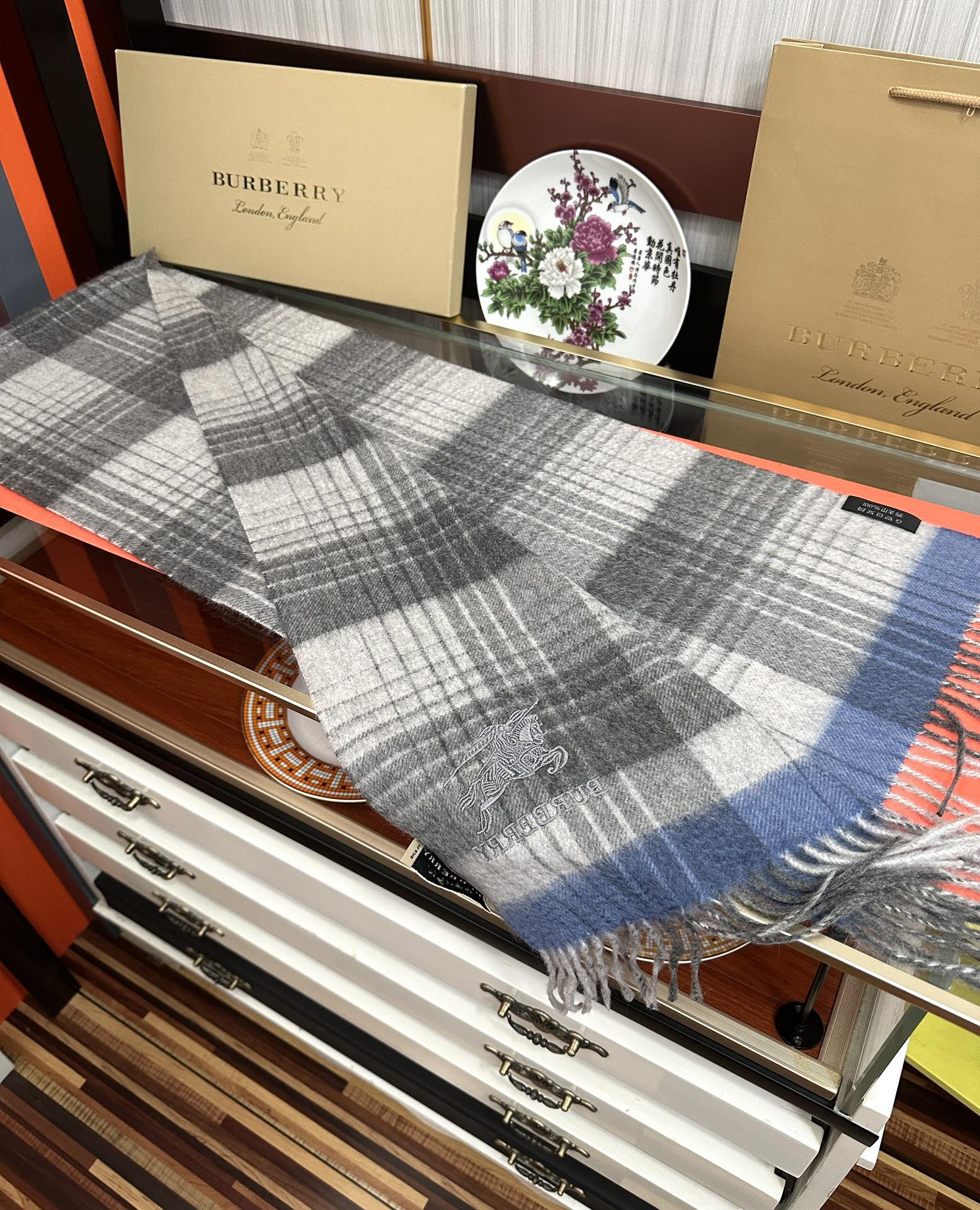 [爱心] 2025 新款。85%山羊绒 巴宝莉采用内蒙古顶级山羊绒，最新款男女通用情侣款👫重磅推荐💥 经