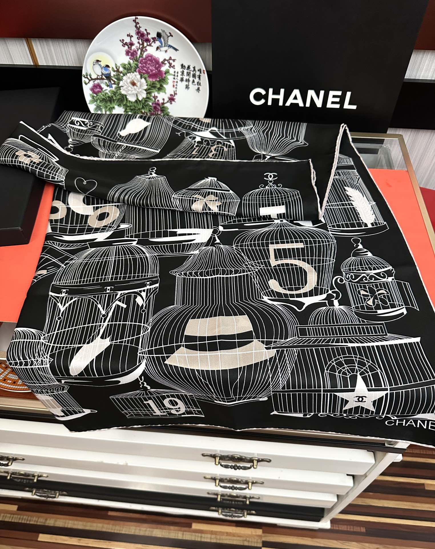 。2010最新款 香奈儿 顶级设计师 又一新款出货了[庆祝]靓女们必备款[色]太美了[玫瑰]上身效果非常