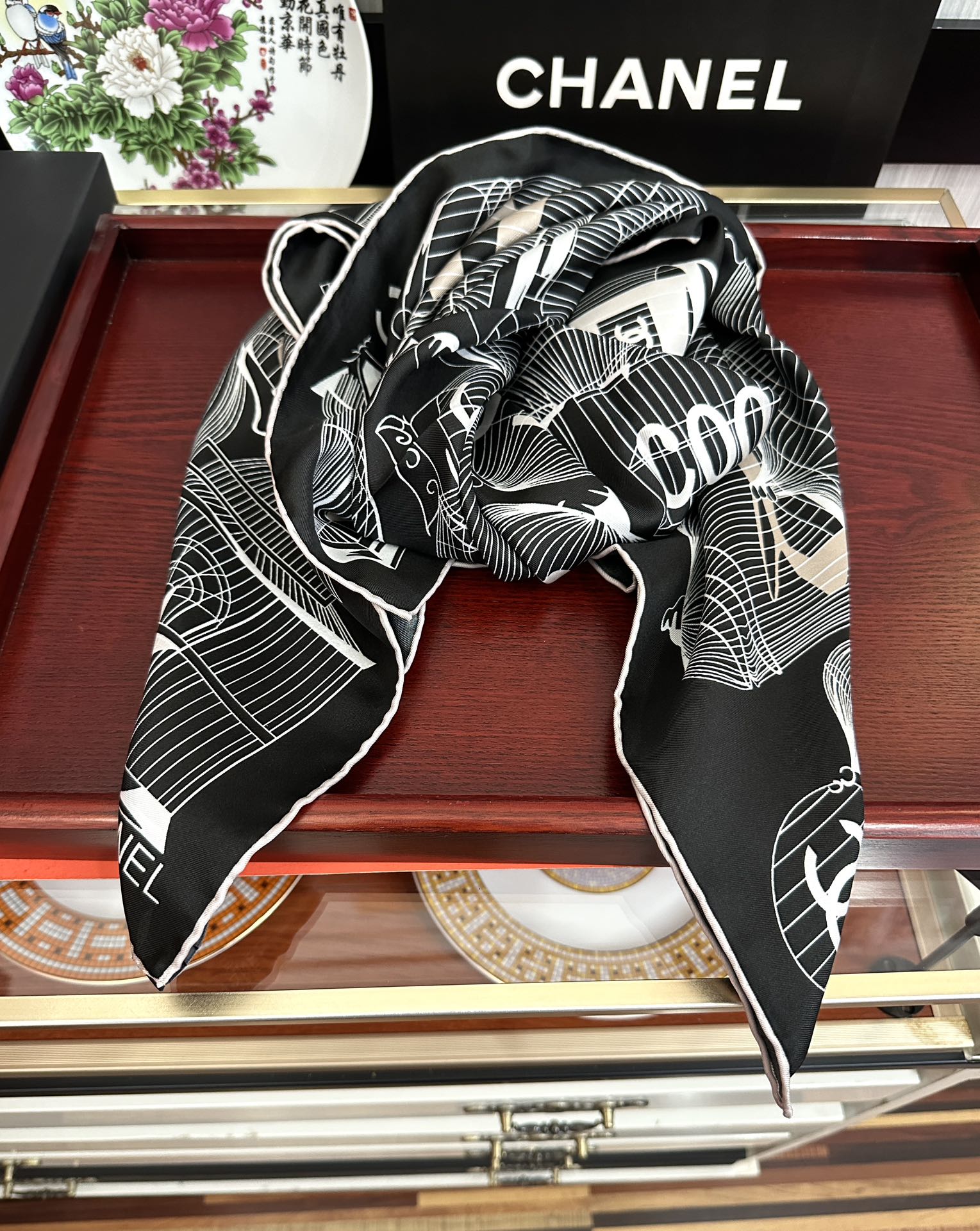 。2010最新款 香奈儿 顶级设计师 又一新款出货了[庆祝]靓女们必备款[色]太美了[玫瑰]上身效果非常