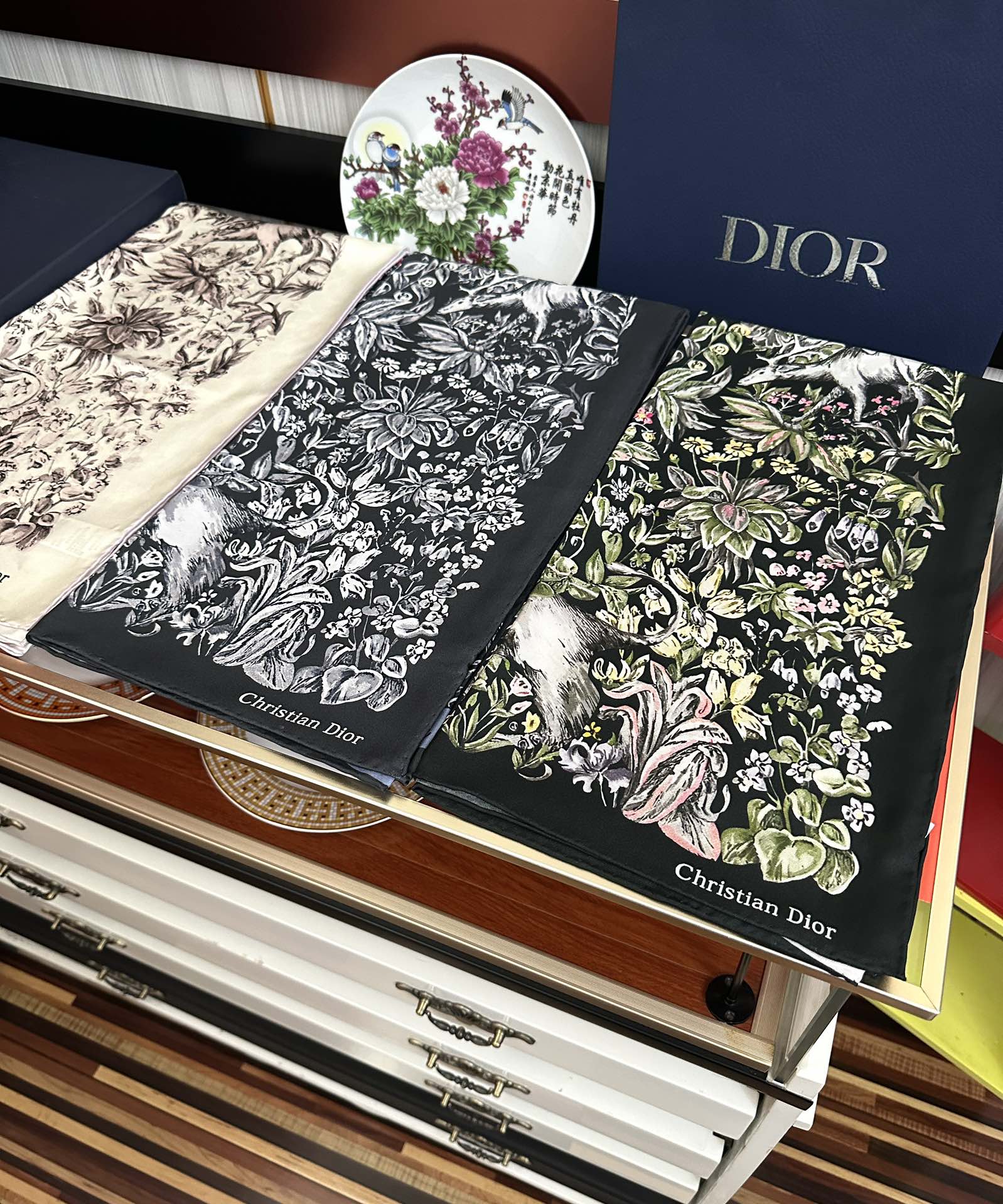 。新款 迪奥 官网同步 【花卉系列】太美了 2025春夏季新款，太美了[玫瑰]买到都说好👍下手一定要快高