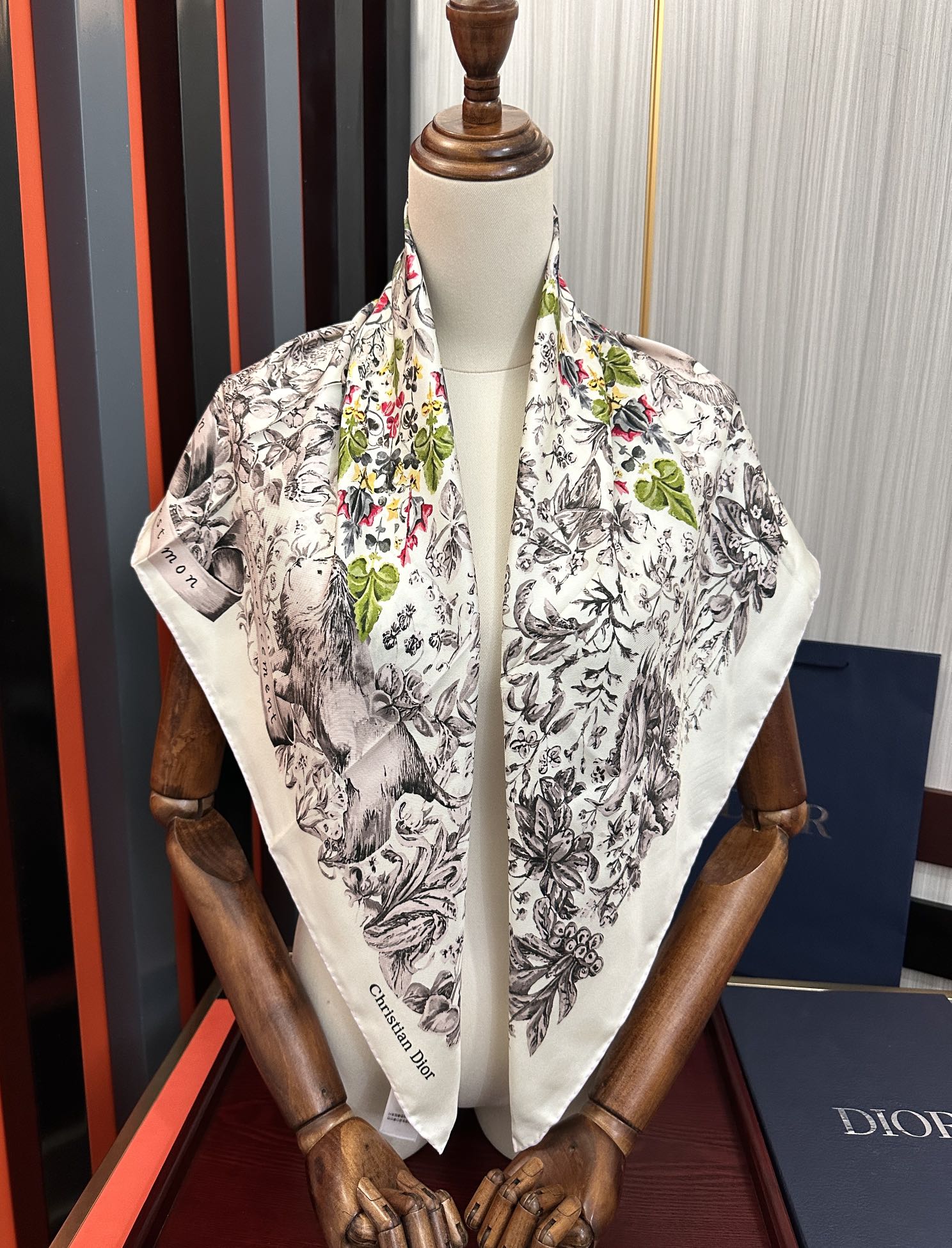 。新款 迪奥 官网同步 【花卉系列】太美了 2025春夏季新款，太美了[玫瑰]买到都说好👍下手一定要快高