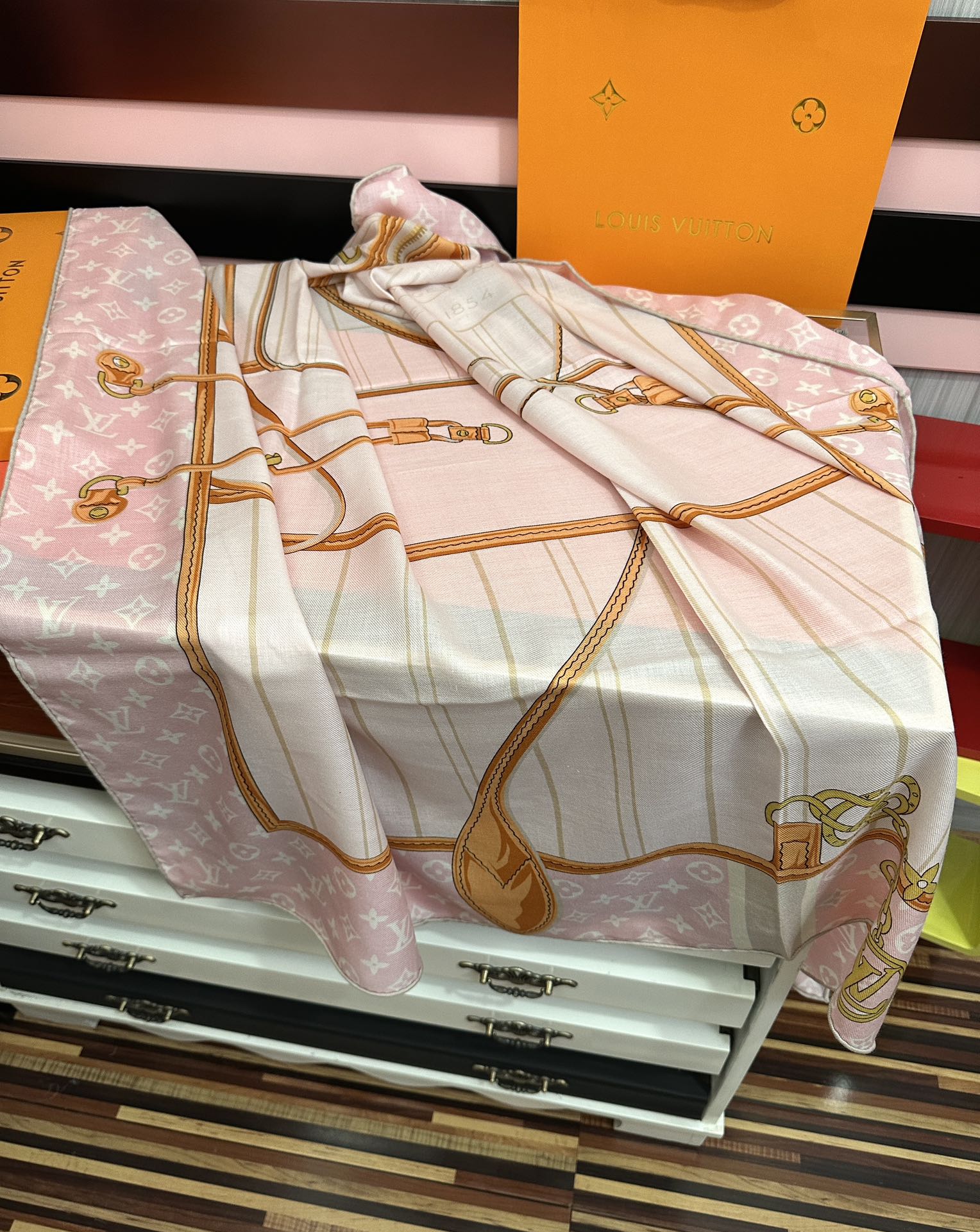 新款❤️LV 2025【双面同色】经典优雅[礼物]~气质到骨子里[色]新一季的面料超高级，真心超级柔软，