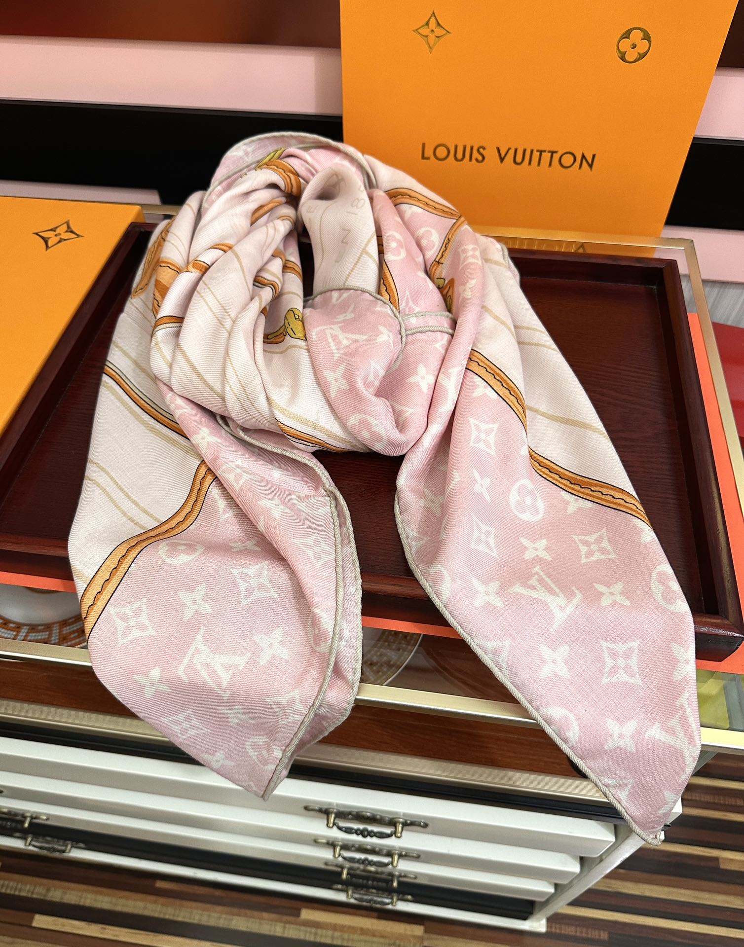新款❤️LV 2025【双面同色】经典优雅[礼物]~气质到骨子里[色]新一季的面料超高级，真心超级柔软，
