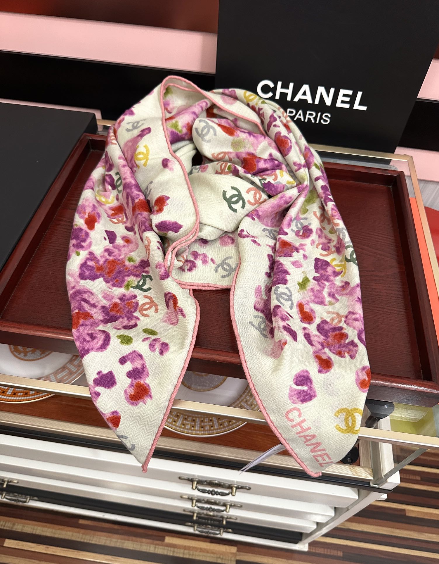 ❤️香奈儿 【2025双面同色印花】太美了[發]经典茶花帽子🎩设计优雅风[礼物]~气质到骨子里[色]香奶