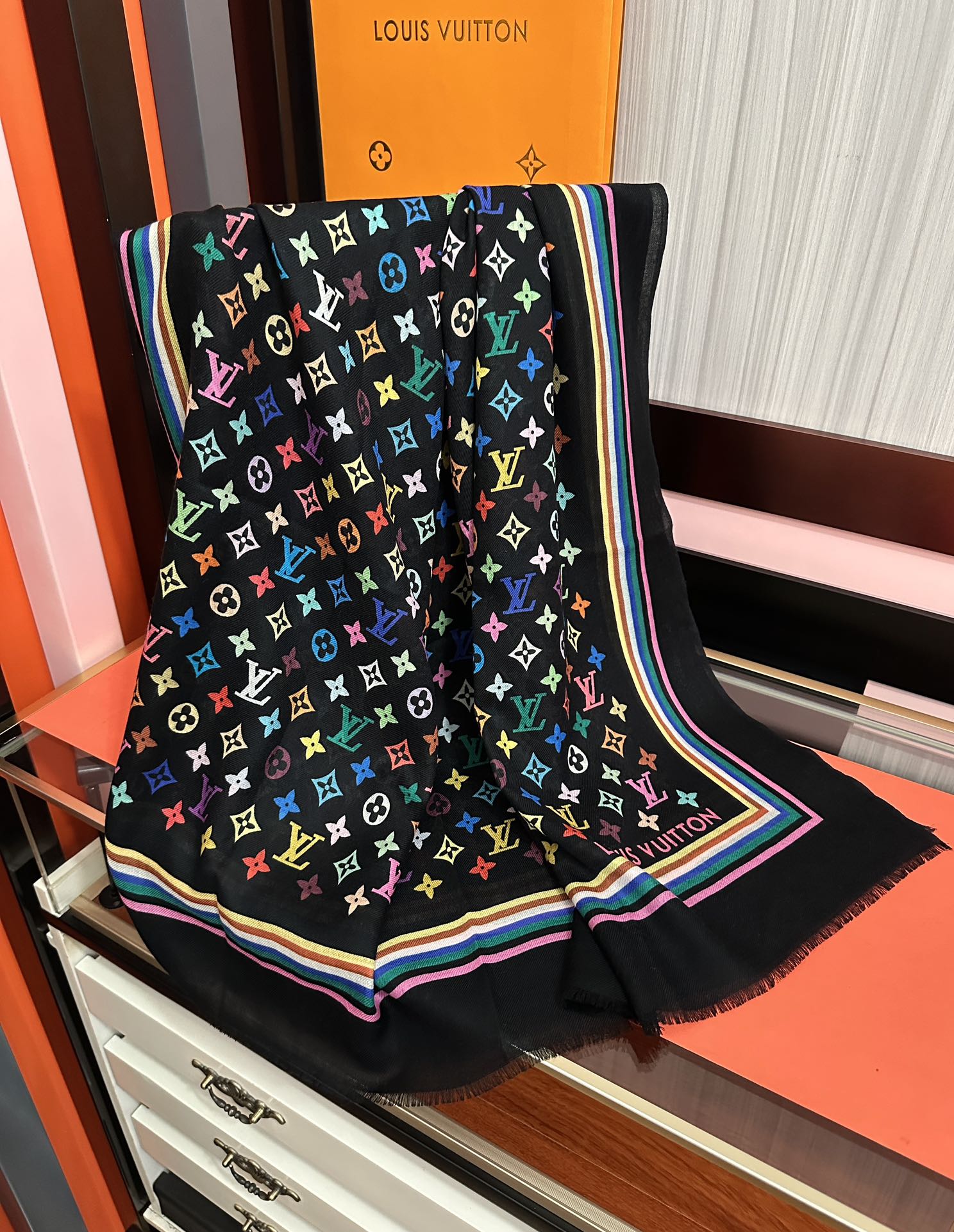 。上新 L 家 2025最新款[得意]真心赞👍【戒指绒长巾】😘💍实物真心美 🎀披肩配以印花💓💃🏻无论设计