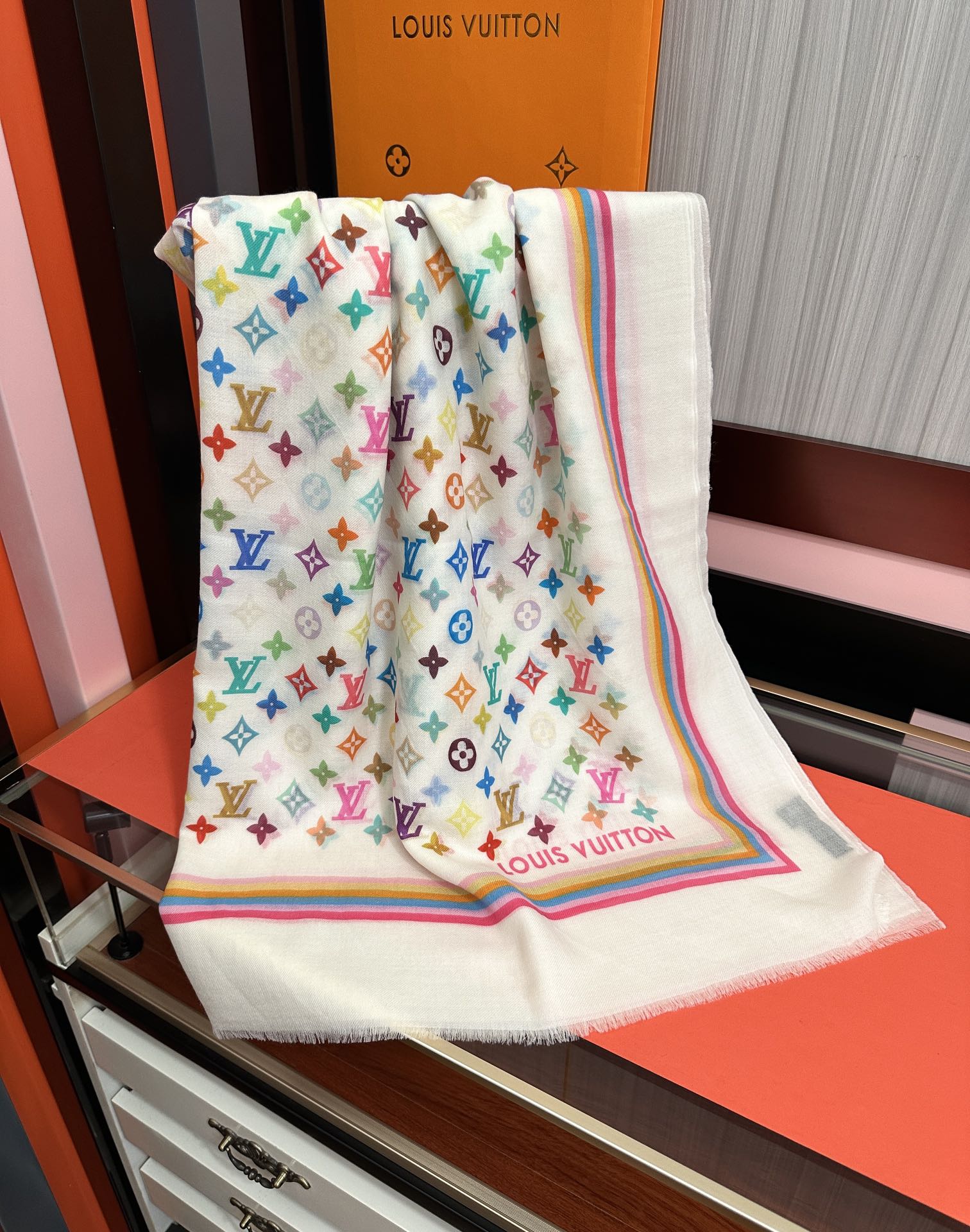 。上新 L 家 2025最新款[得意]真心赞👍【戒指绒长巾】😘💍实物真心美 🎀披肩配以印花💓💃🏻无论设计