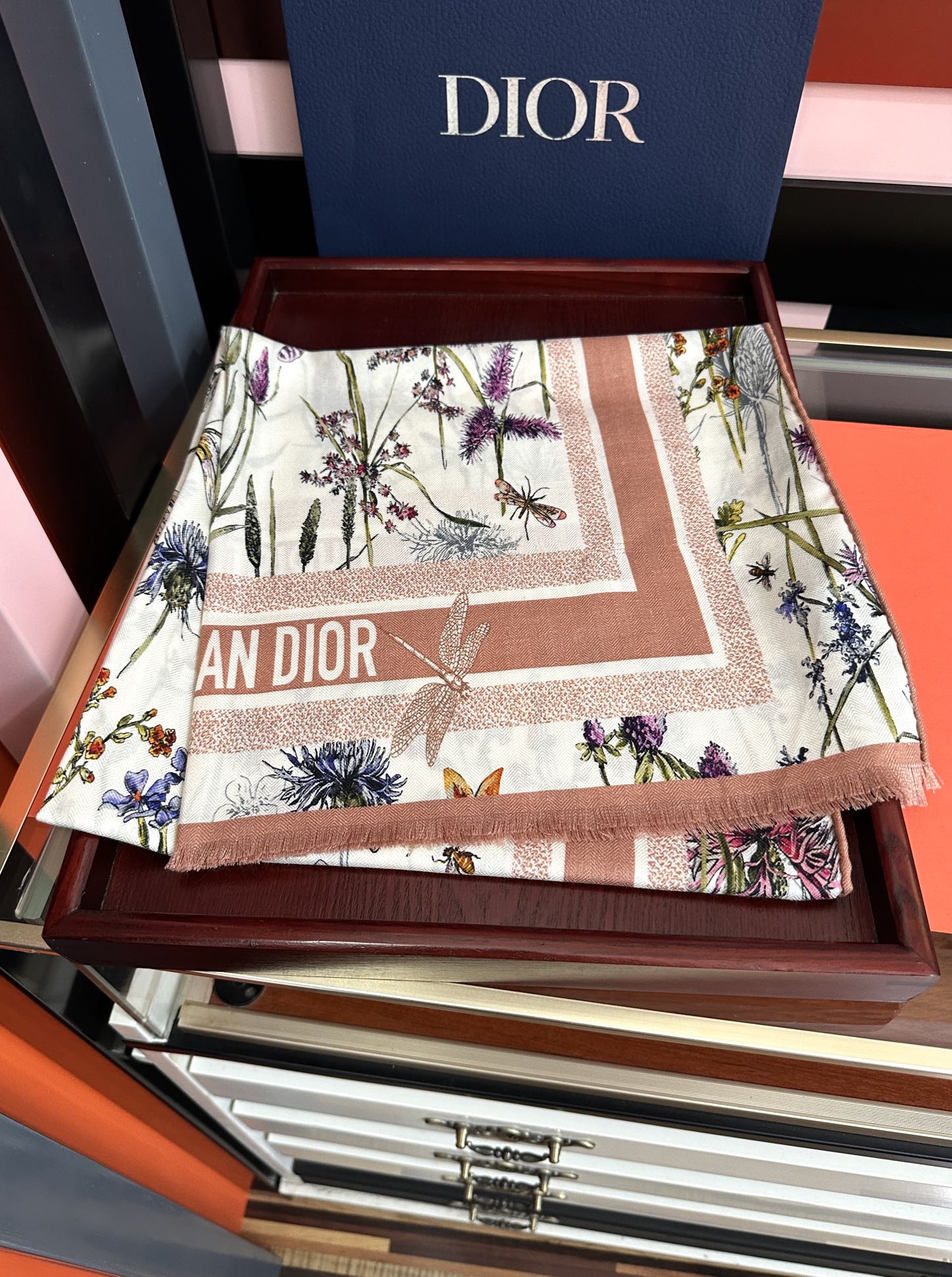 新款。迪奥 太美了[嘴唇]ZG同步 双面同色 [吃瓜]下手一定要快[嘴唇]四季都可以用[勾引]真心美的让