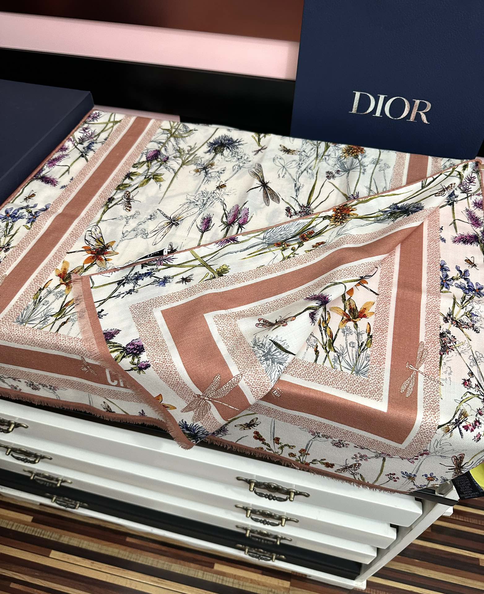 新款。迪奥 太美了[嘴唇]ZG同步 双面同色 [吃瓜]下手一定要快[嘴唇]四季都可以用[勾引]真心美的让