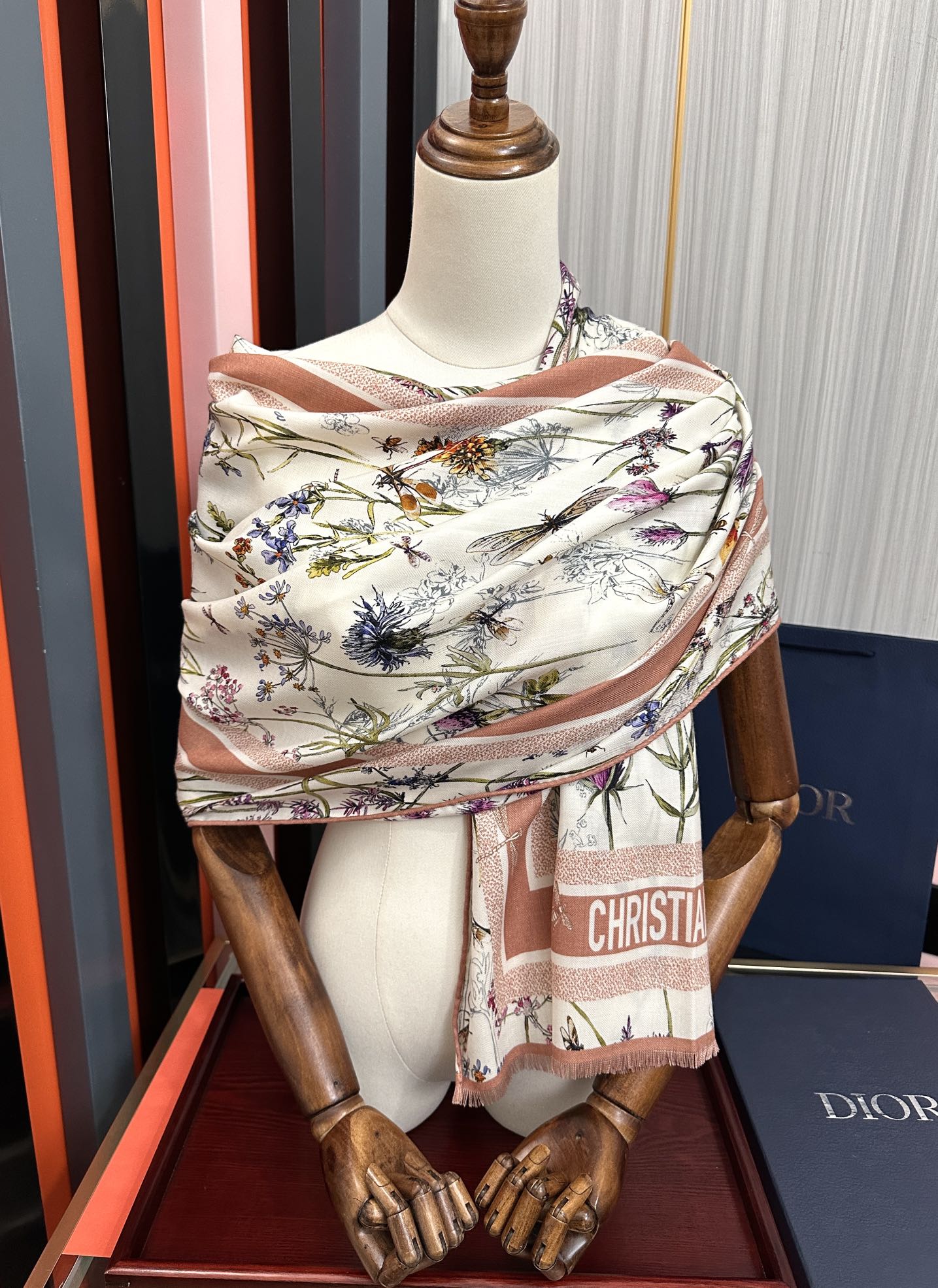 新款。迪奥 太美了[嘴唇]ZG同步 双面同色 [吃瓜]下手一定要快[嘴唇]四季都可以用[勾引]真心美的让