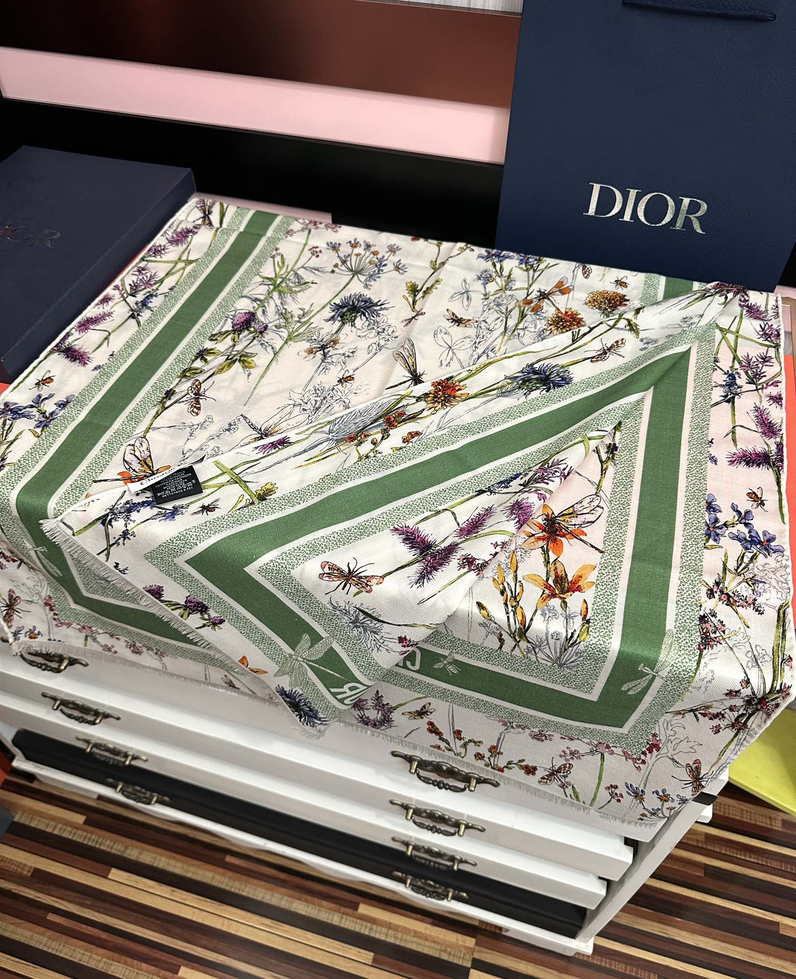 新款。迪奥 太美了[嘴唇]ZG同步 双面同色 [吃瓜]下手一定要快[嘴唇]四季都可以用[勾引]真心美的让