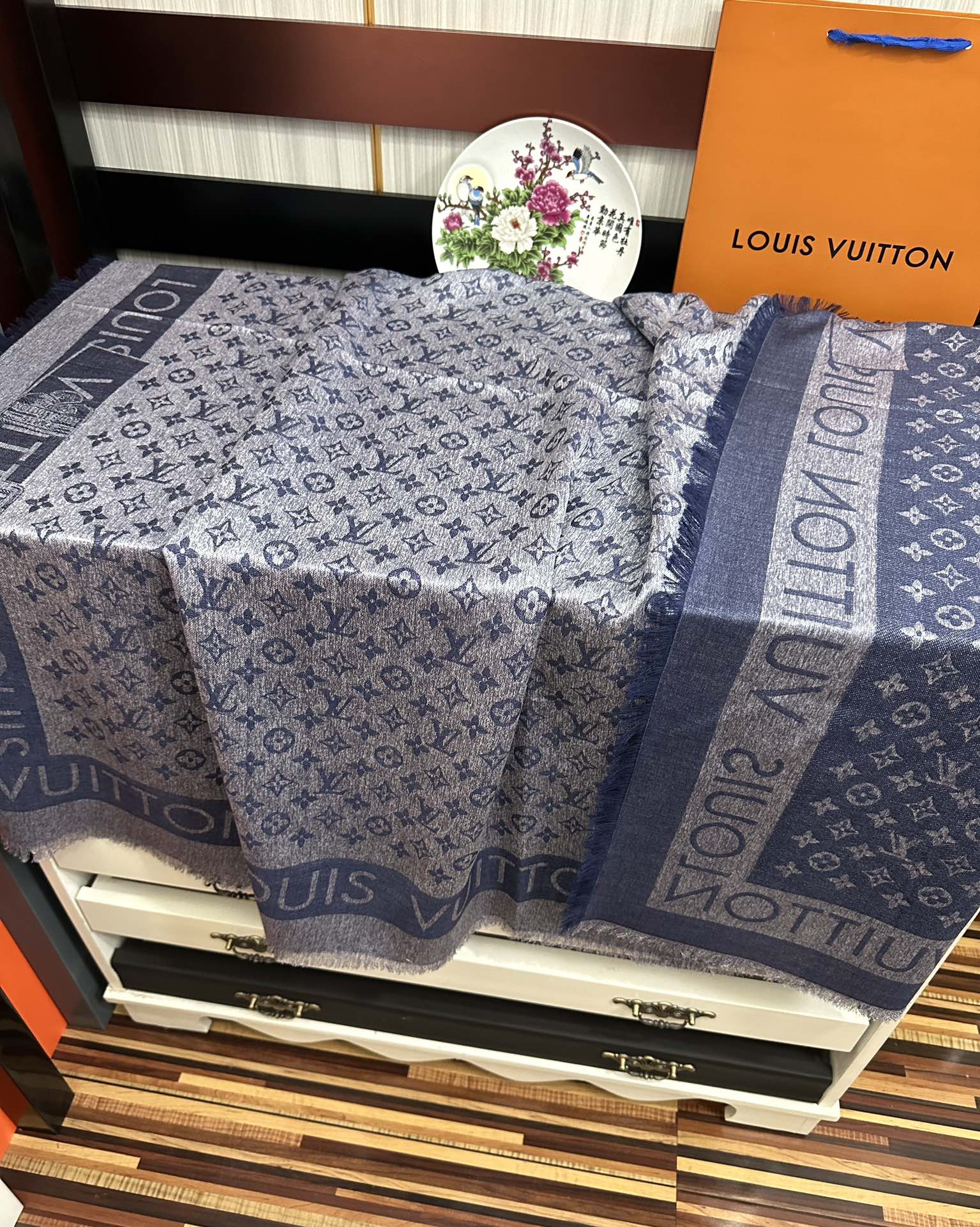 。2010最新款LV重磅推荐太美了[得意]，永不过时，好货不怕晚，经典款L家人手必备一条最最经典款💪🏻💪