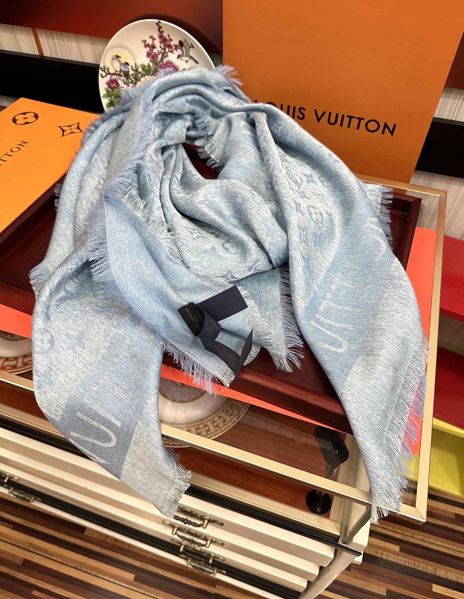 。2010最新款LV重磅推荐太美了[得意]，永不过时，好货不怕晚，经典款L家人手必备一条最最经典款💪🏻💪