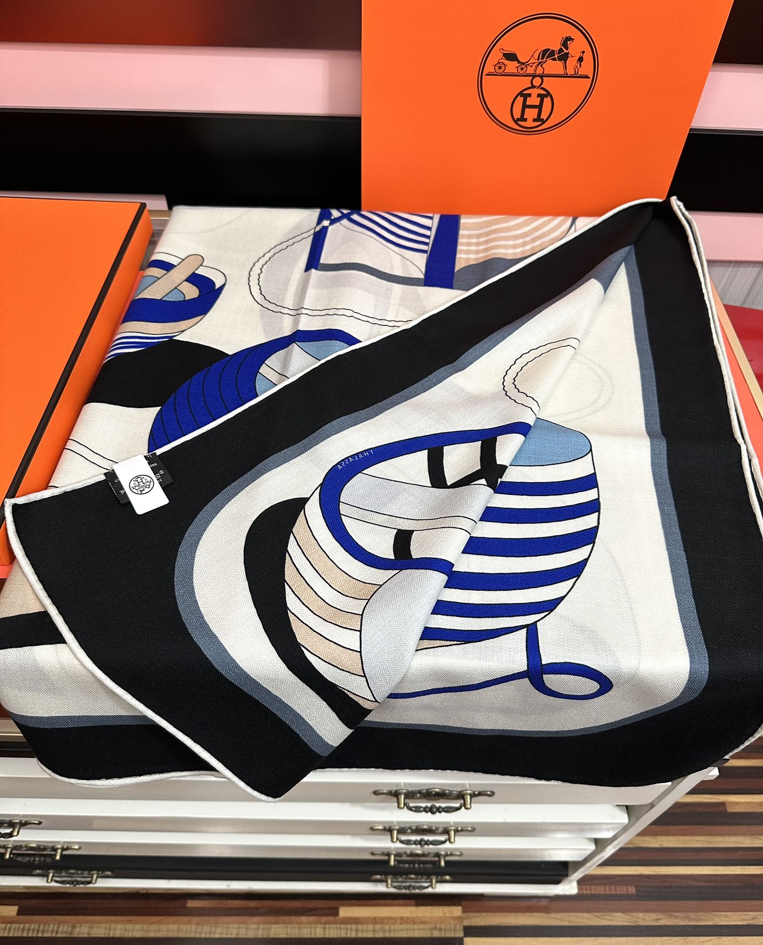 。爱马仕2025秋冬新款[爱心]【马术学院】新一季丝巾采购清单估计各位养马人们已经列好了[太阳]我就不推