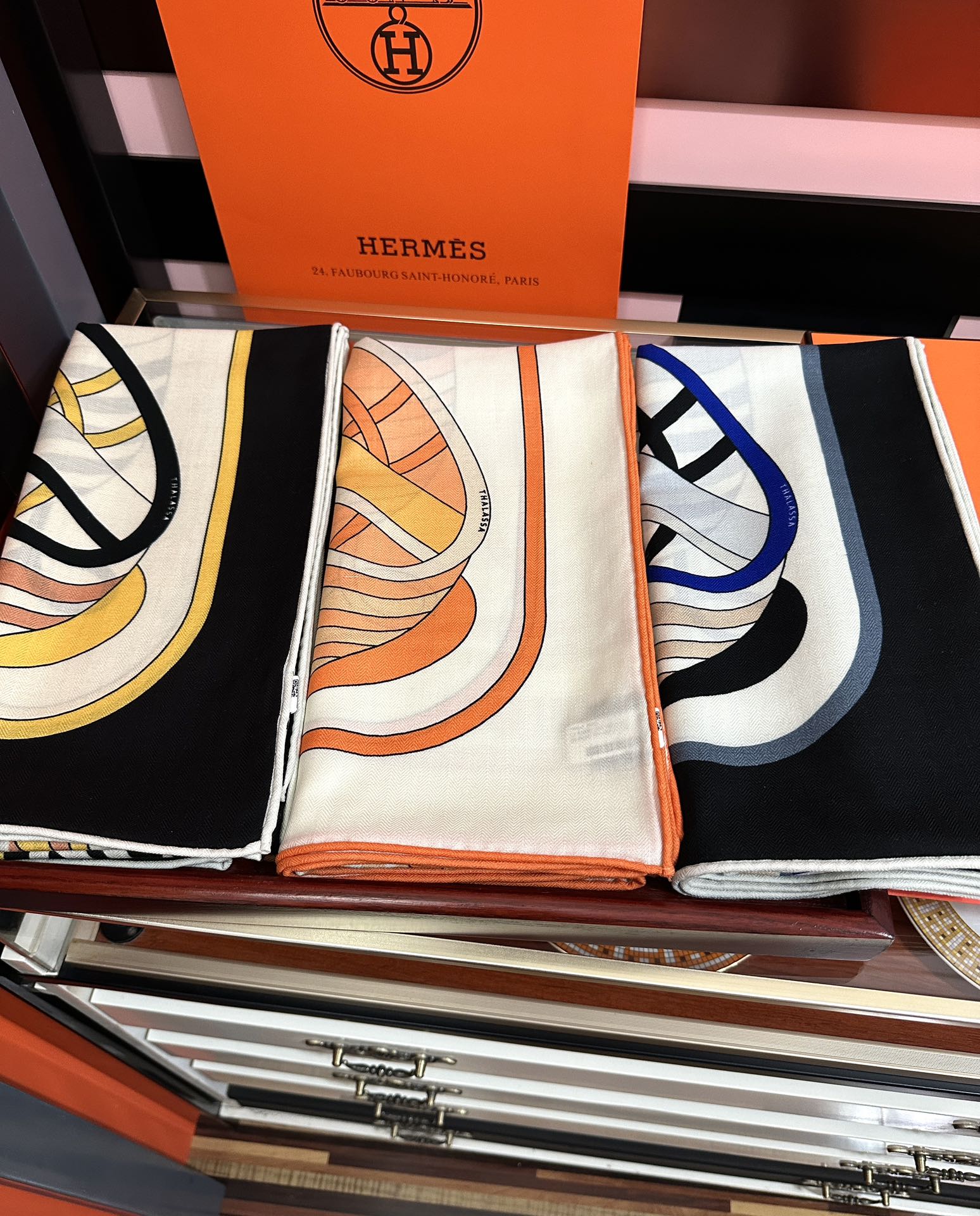 。爱马仕2025秋冬新款[爱心]【马术学院】新一季丝巾采购清单估计各位养马人们已经列好了[太阳]我就不推